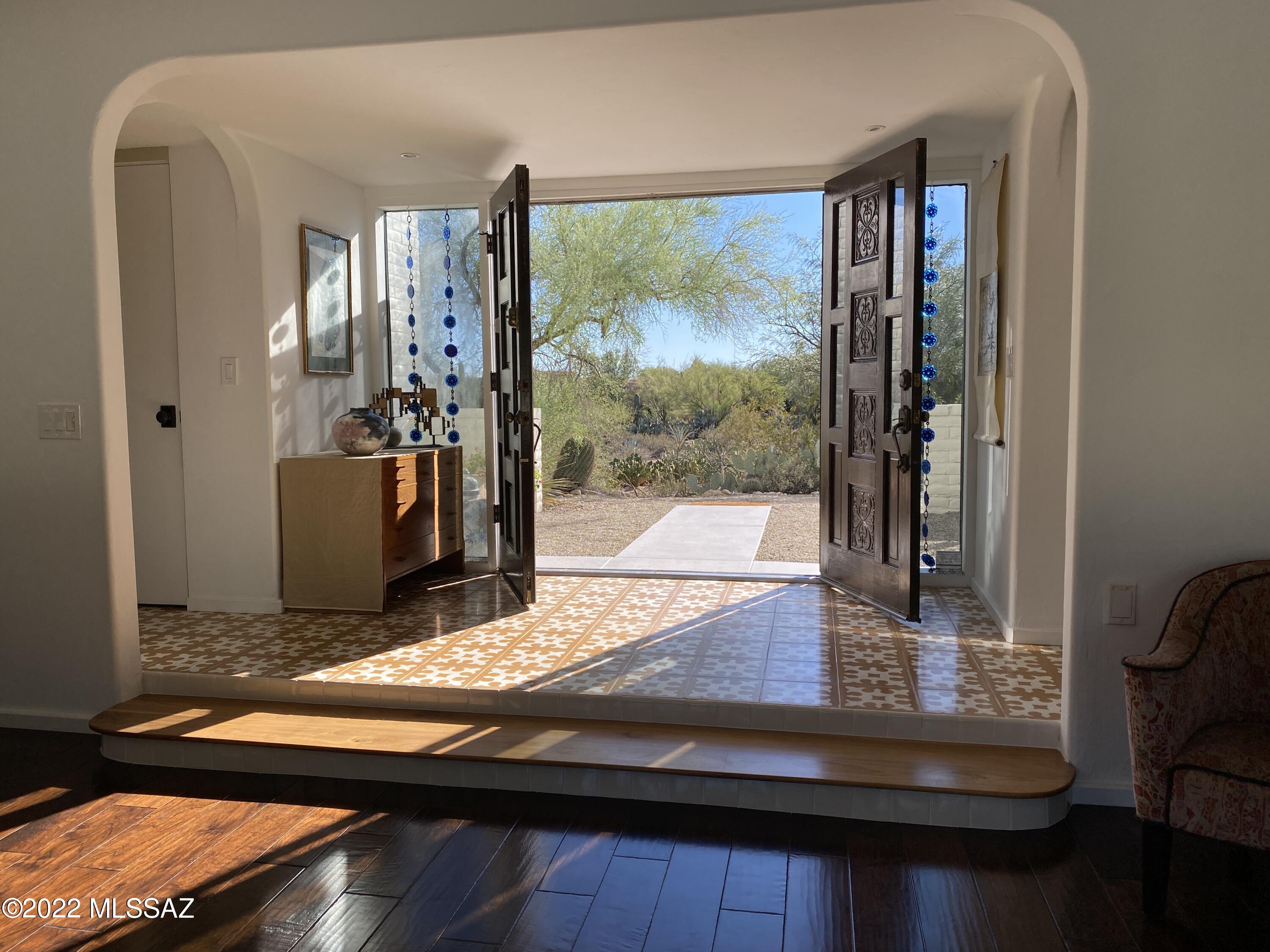 5333 N Via Entrada