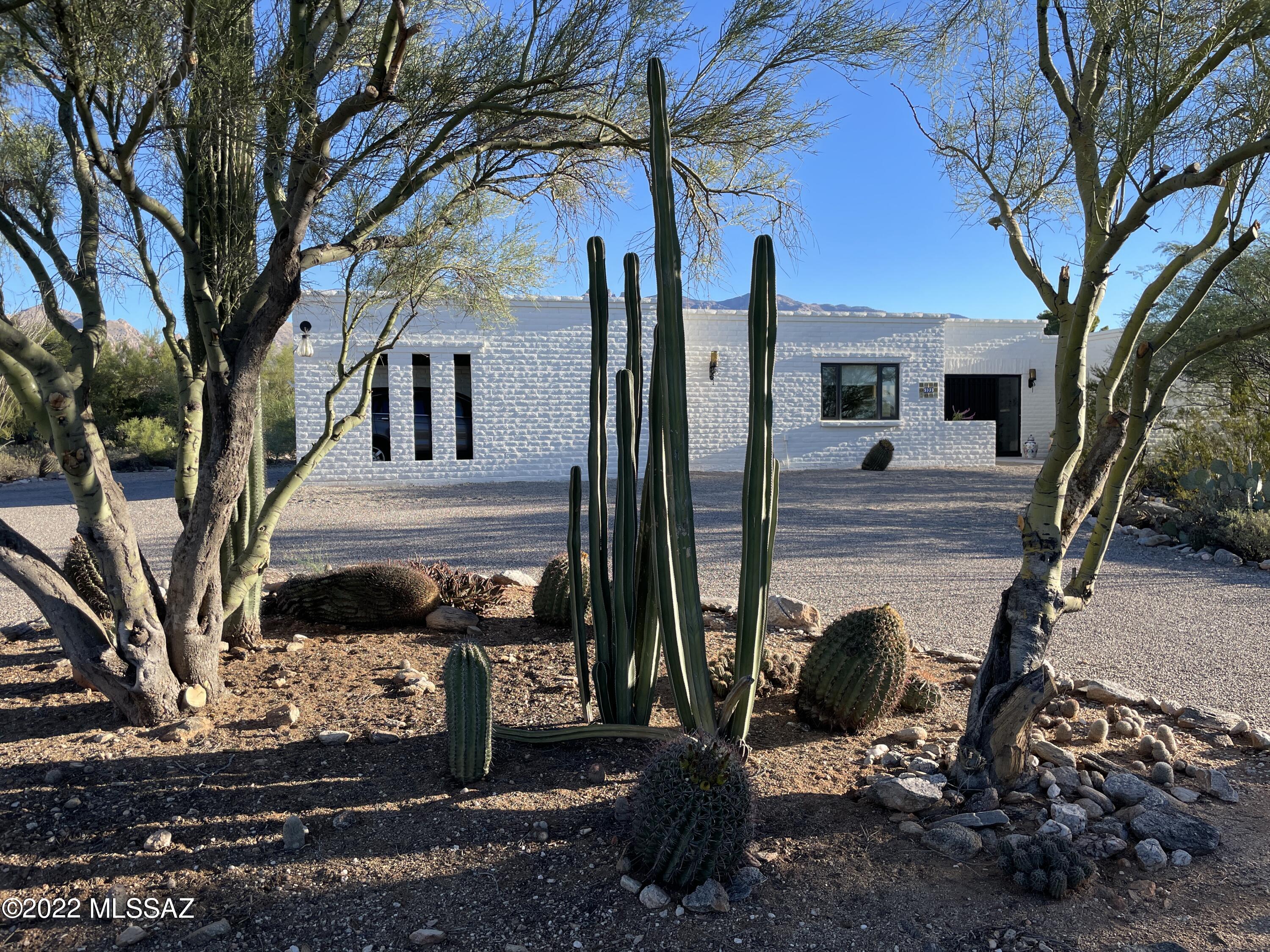 5333 N Via Entrada