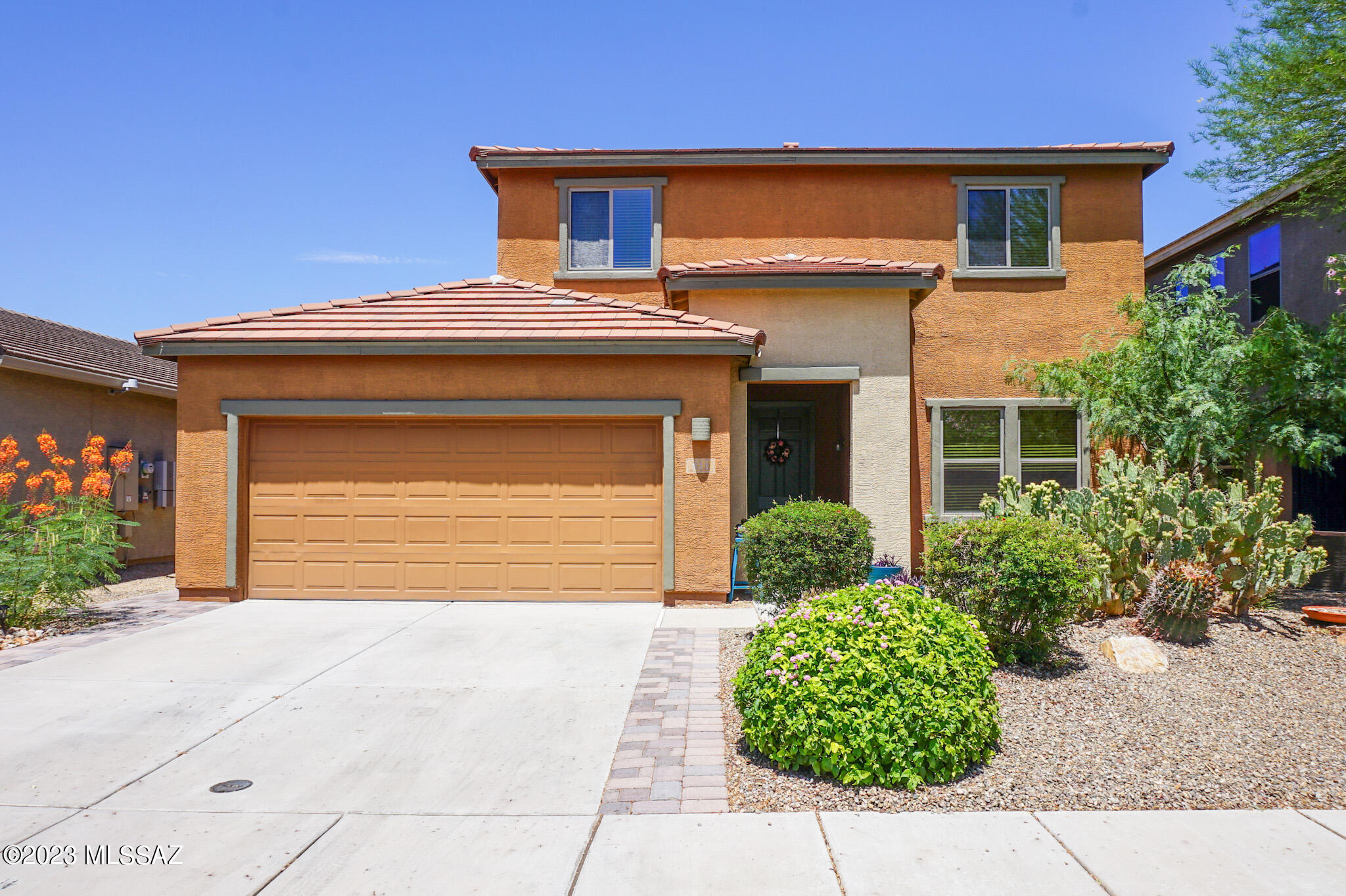 811 N Nestled Hummingbird Lane E