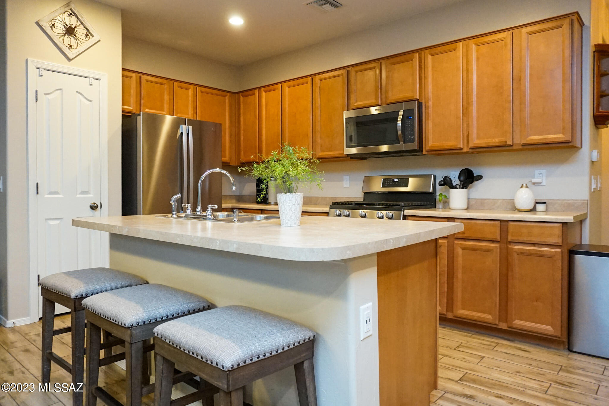 811 N Nestled Hummingbird Lane E