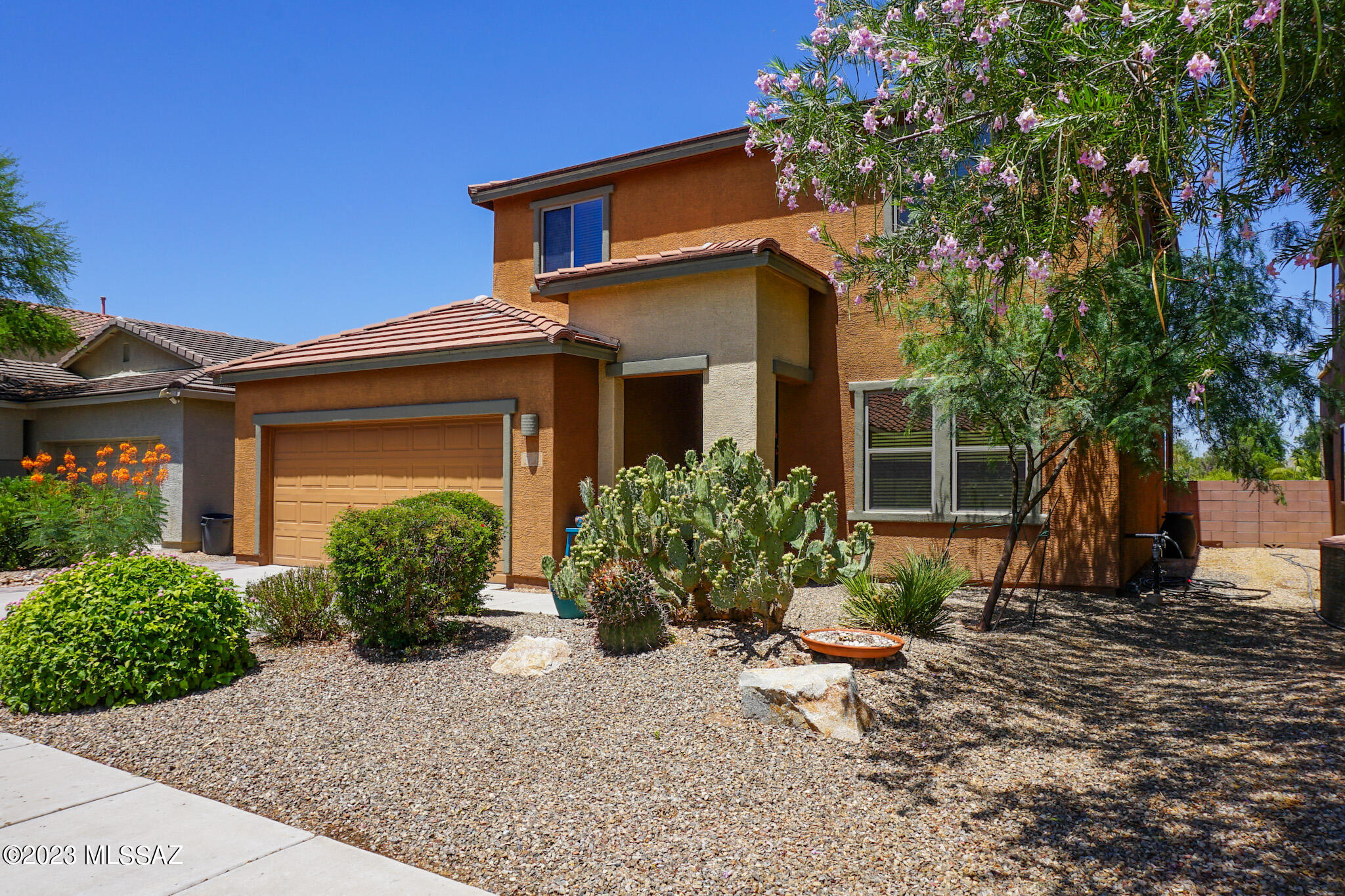 811 N Nestled Hummingbird Lane E