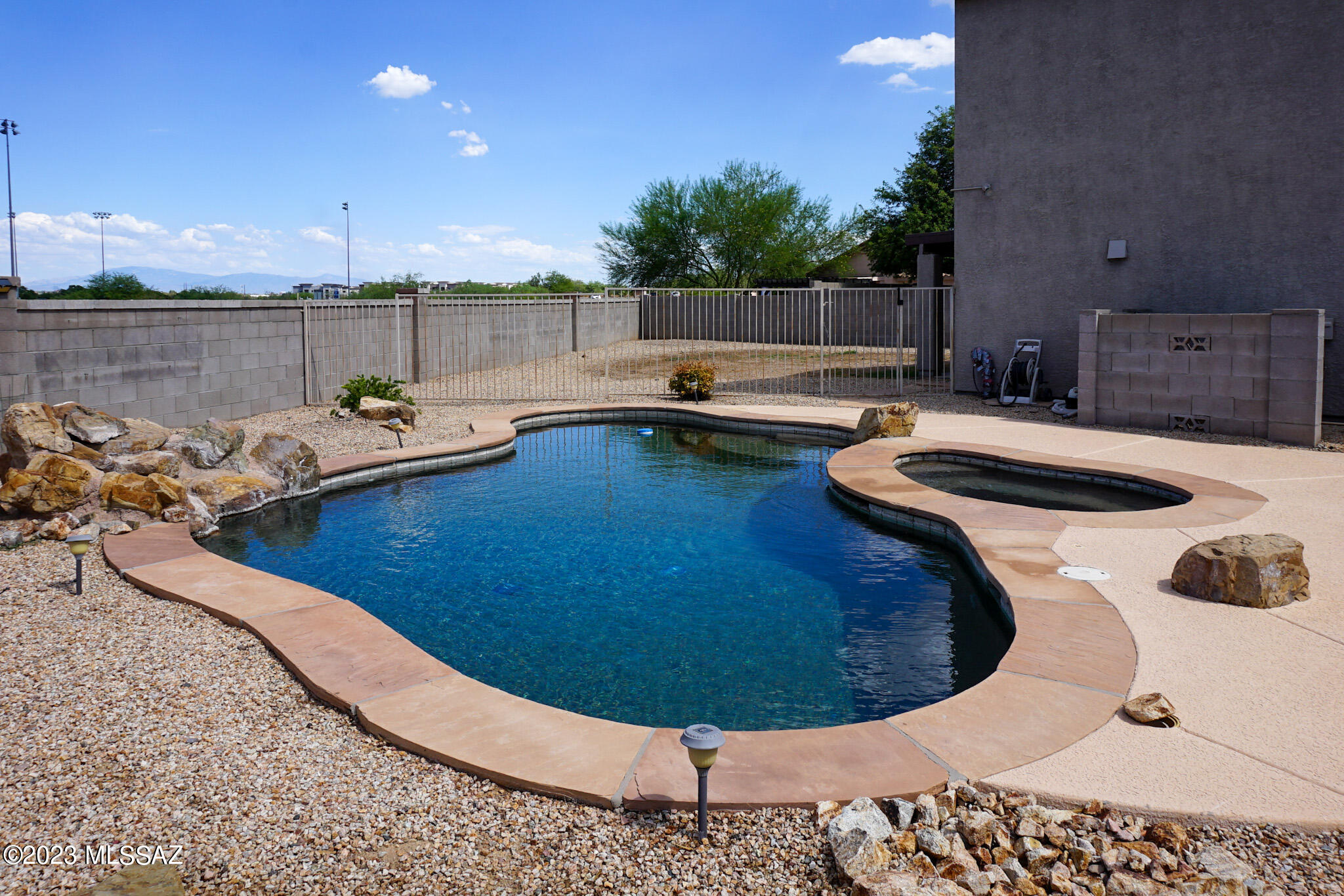 7642 N Hemingway Place