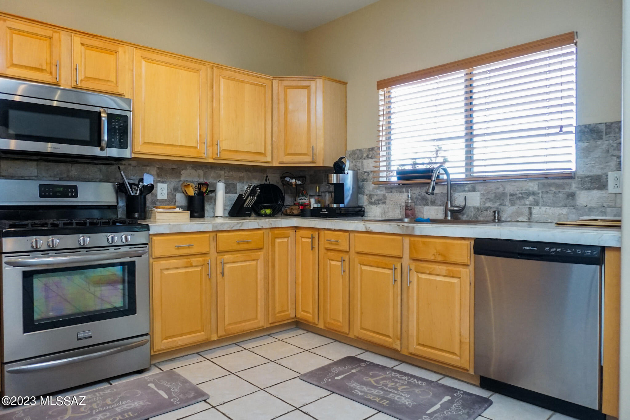 7642 N Hemingway Place