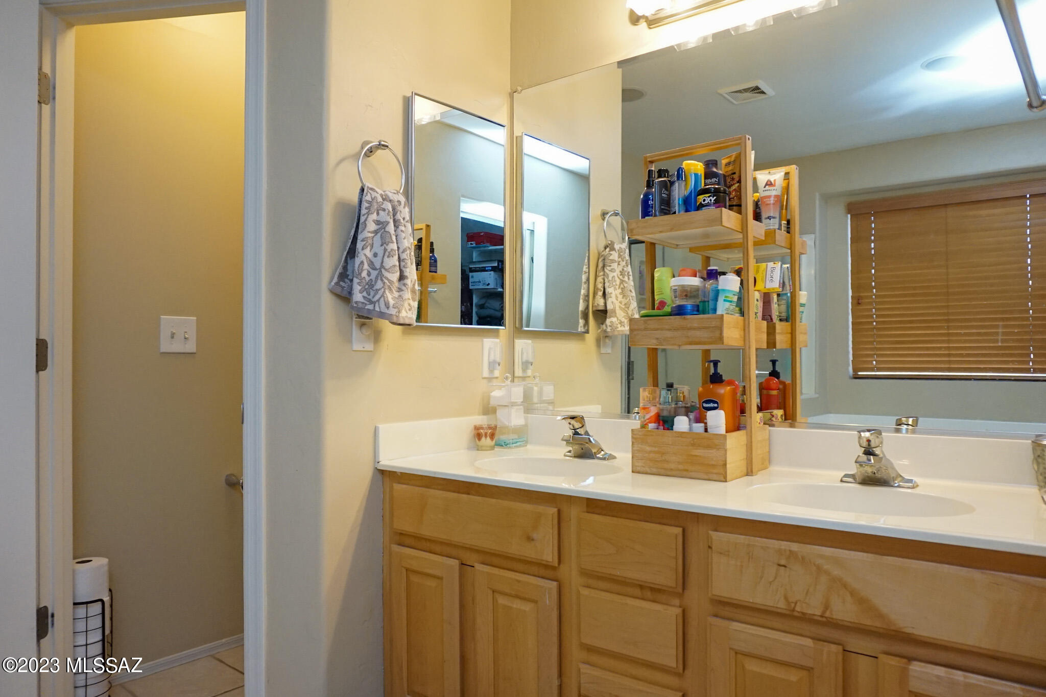 7642 N Hemingway Place