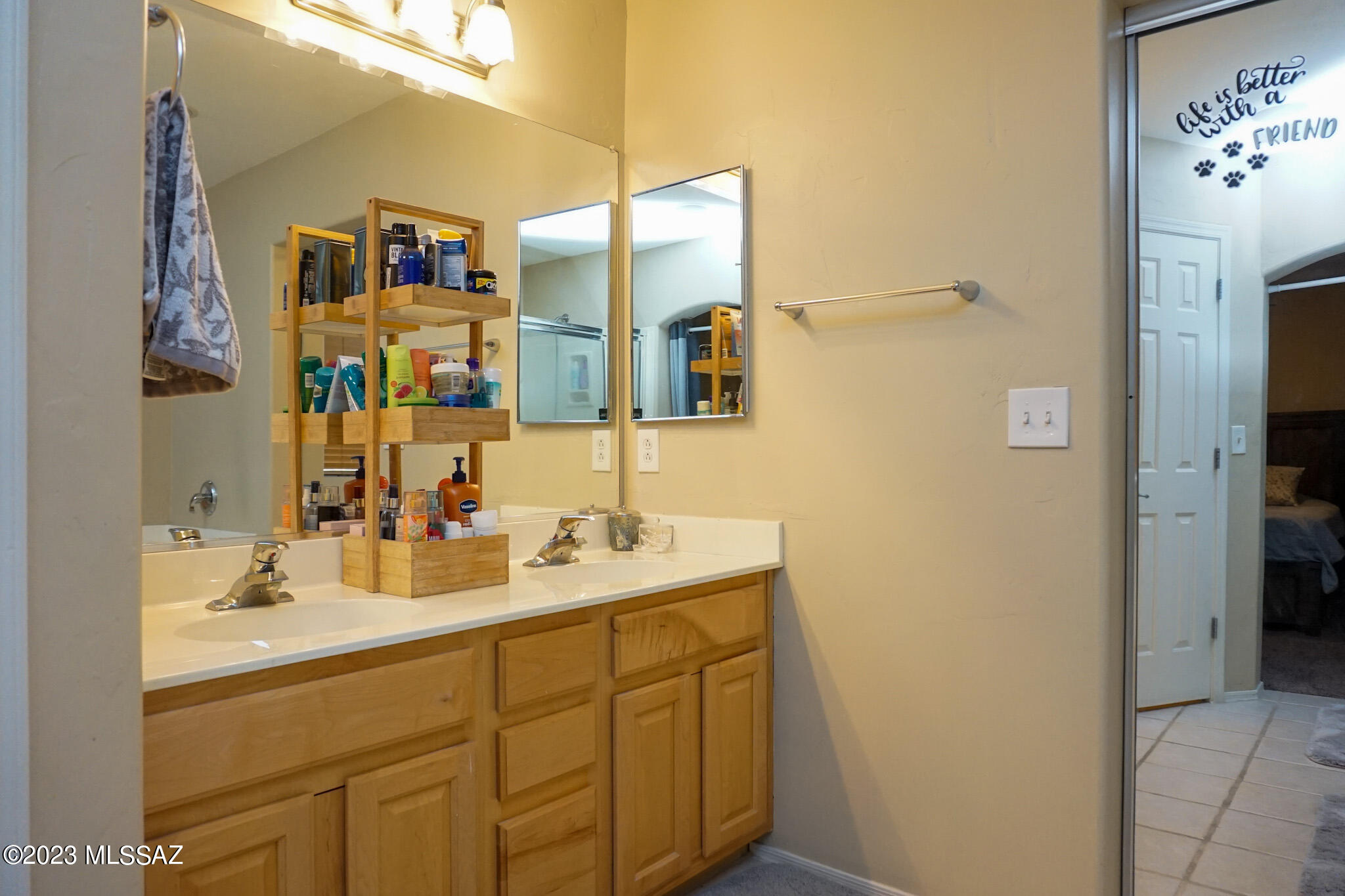 7642 N Hemingway Place