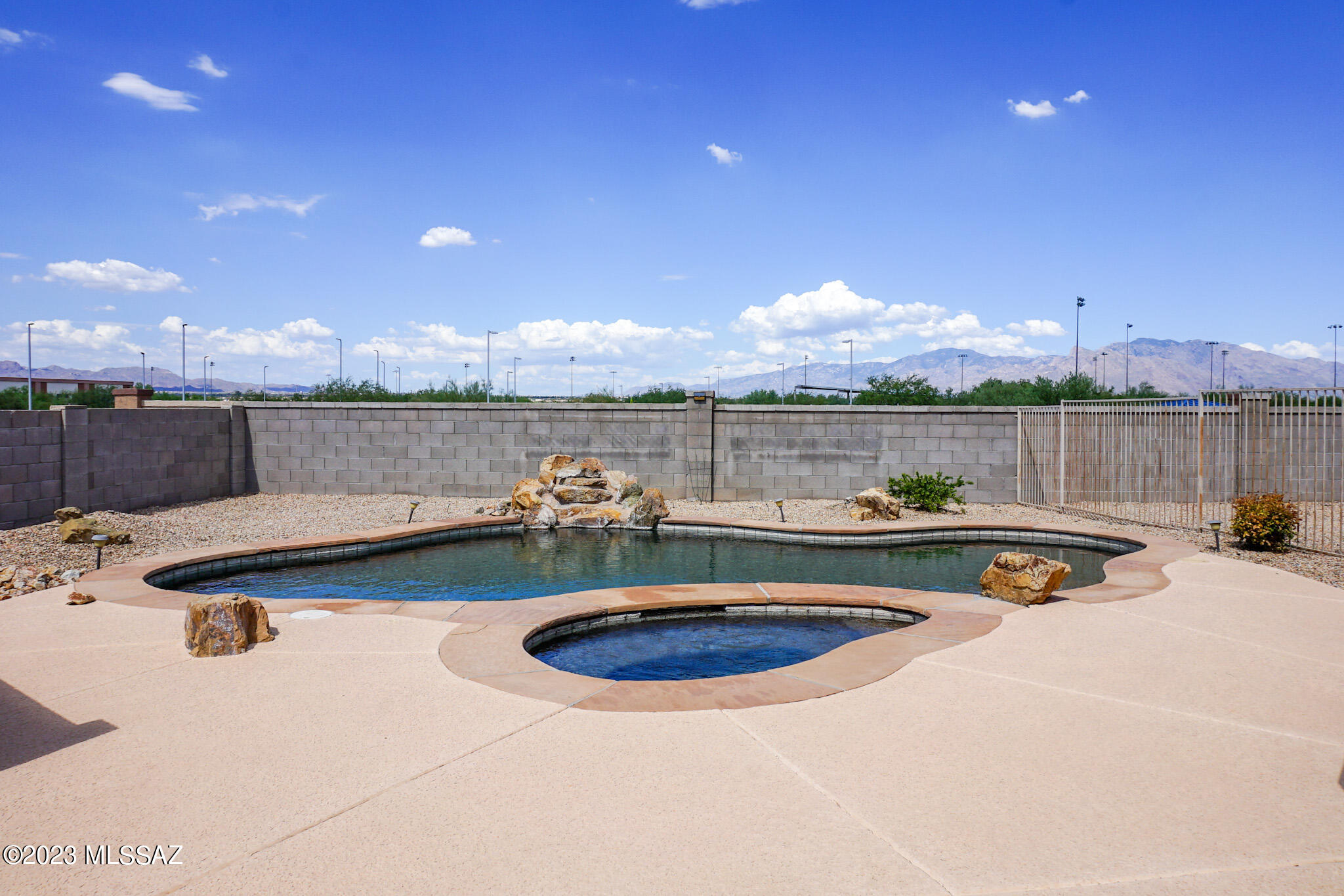 7642 N Hemingway Place