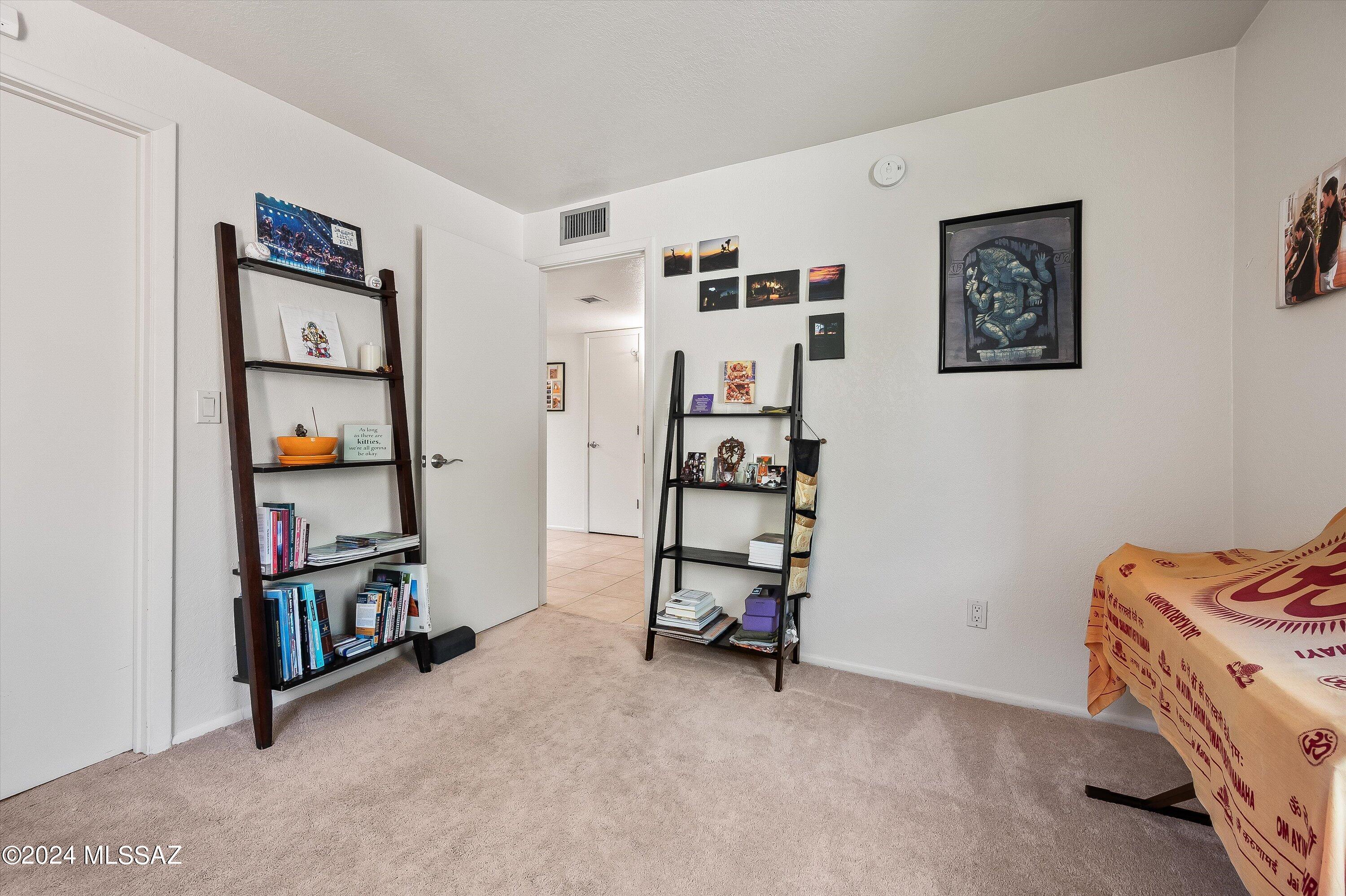 2584 N Santa Rosa Avenue