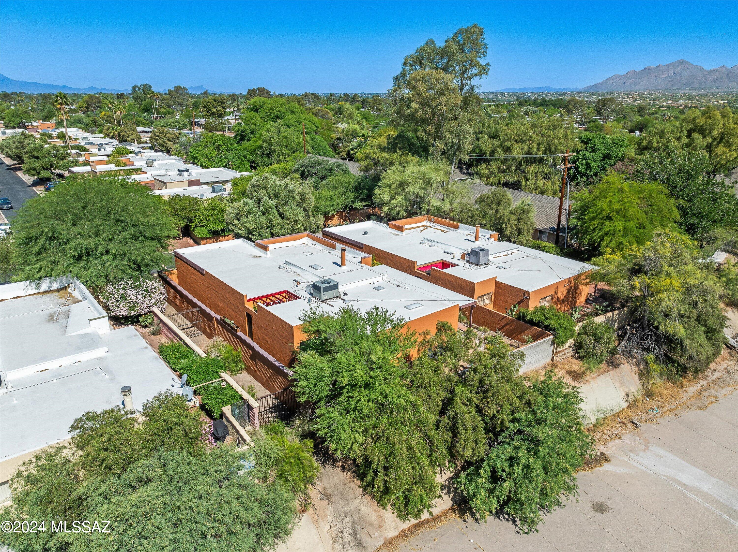 2584 N Santa Rosa Avenue