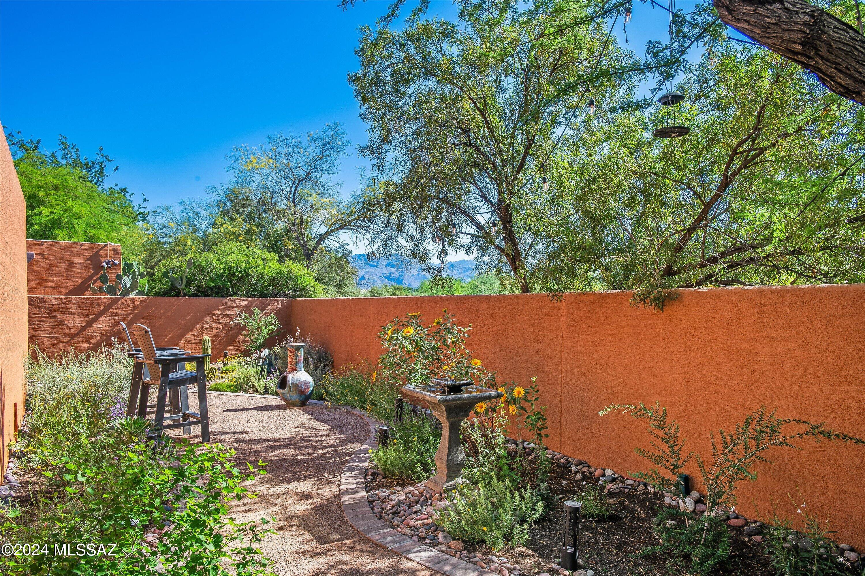 2584 N Santa Rosa Avenue