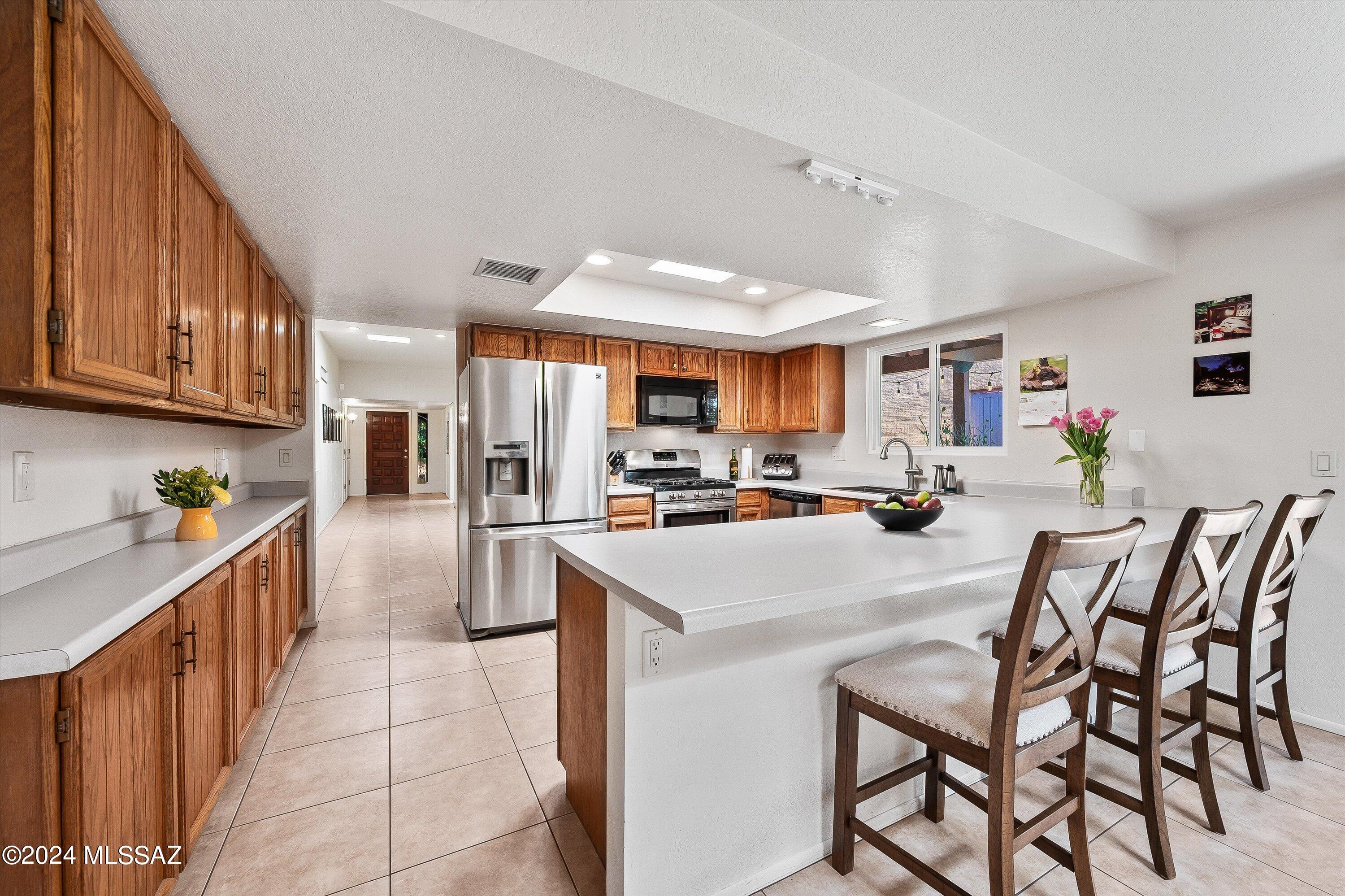 2584 N Santa Rosa Avenue