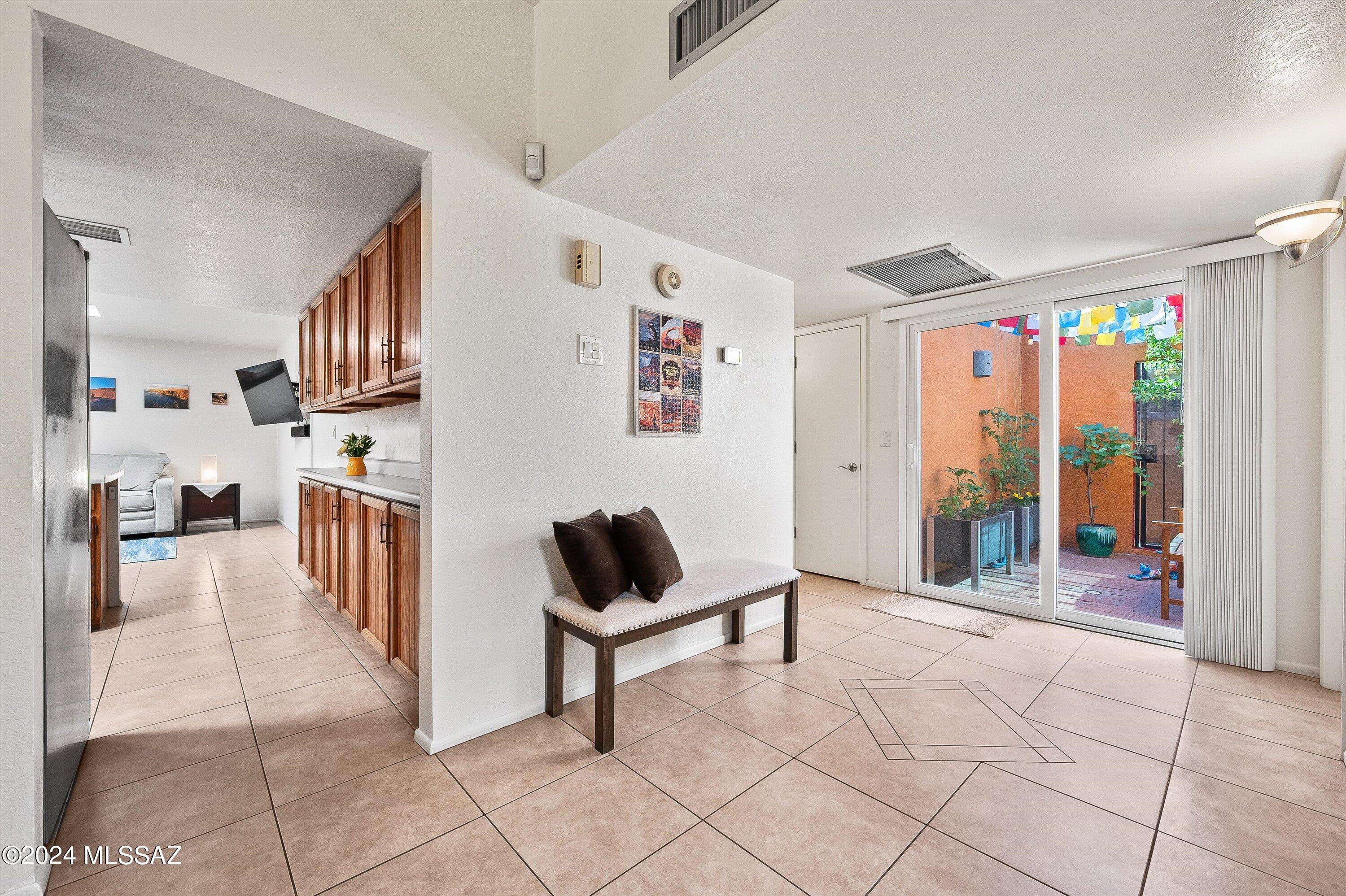 2584 N Santa Rosa Avenue