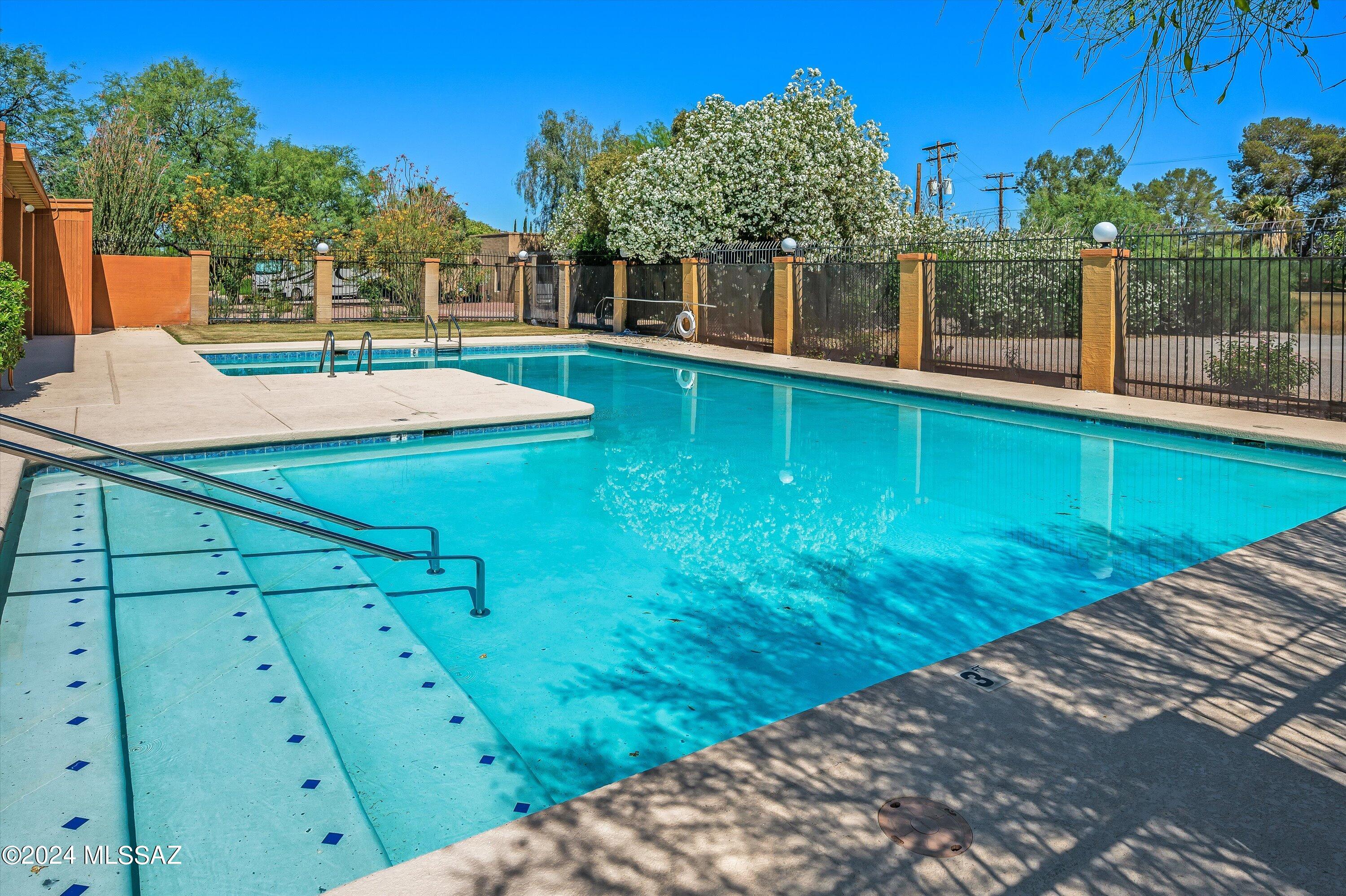 2584 N Santa Rosa Avenue