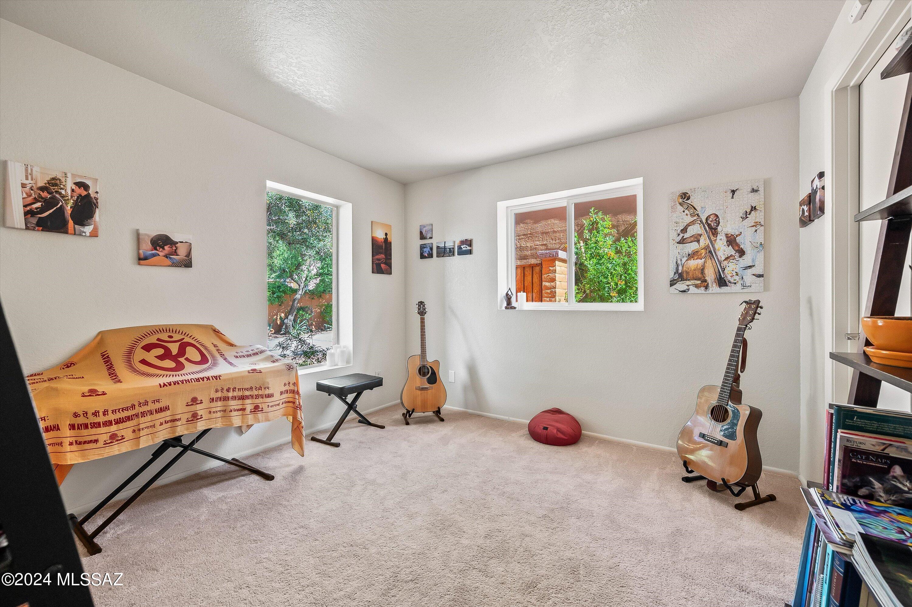 2584 N Santa Rosa Avenue