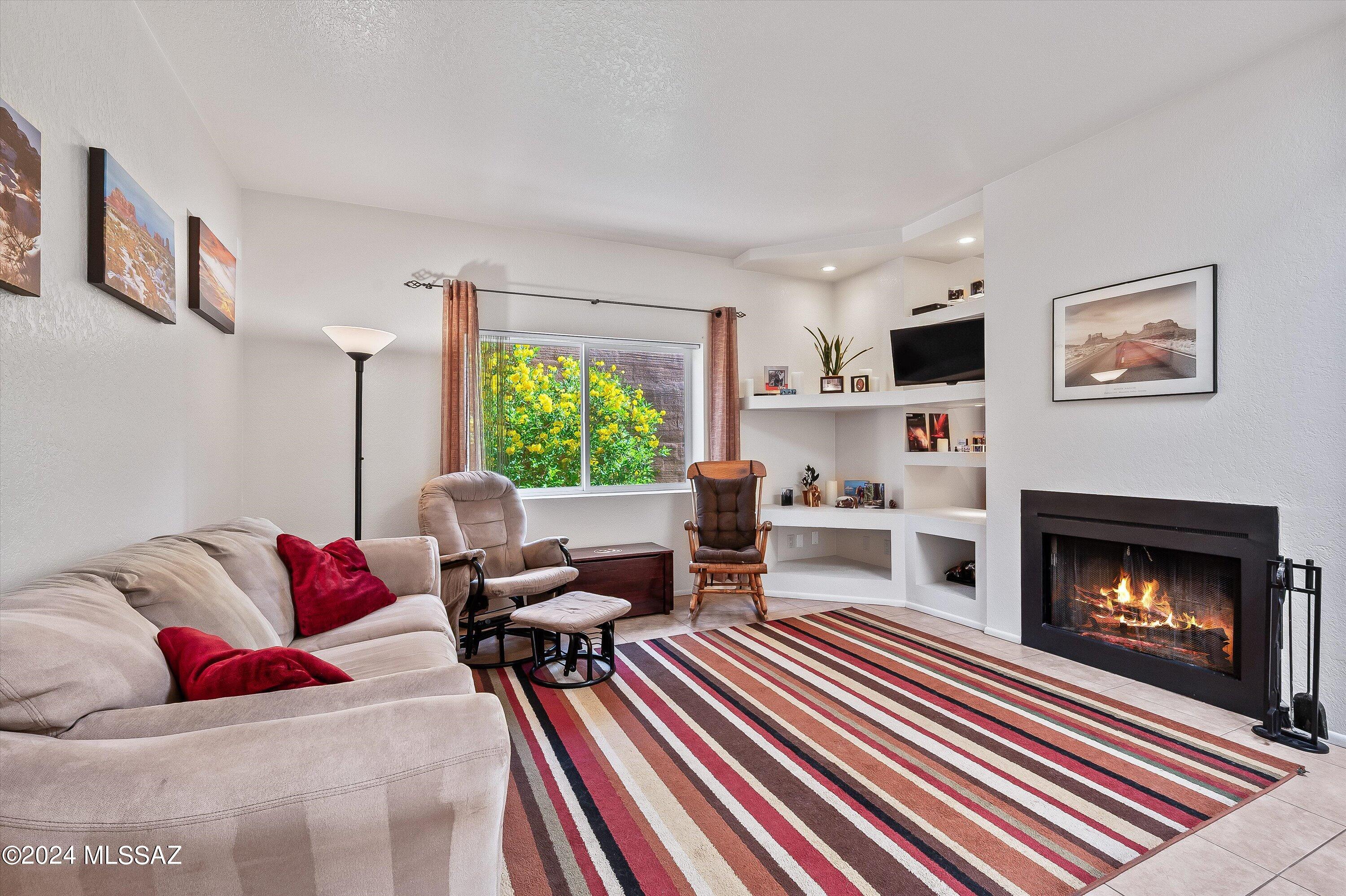 2584 N Santa Rosa Avenue