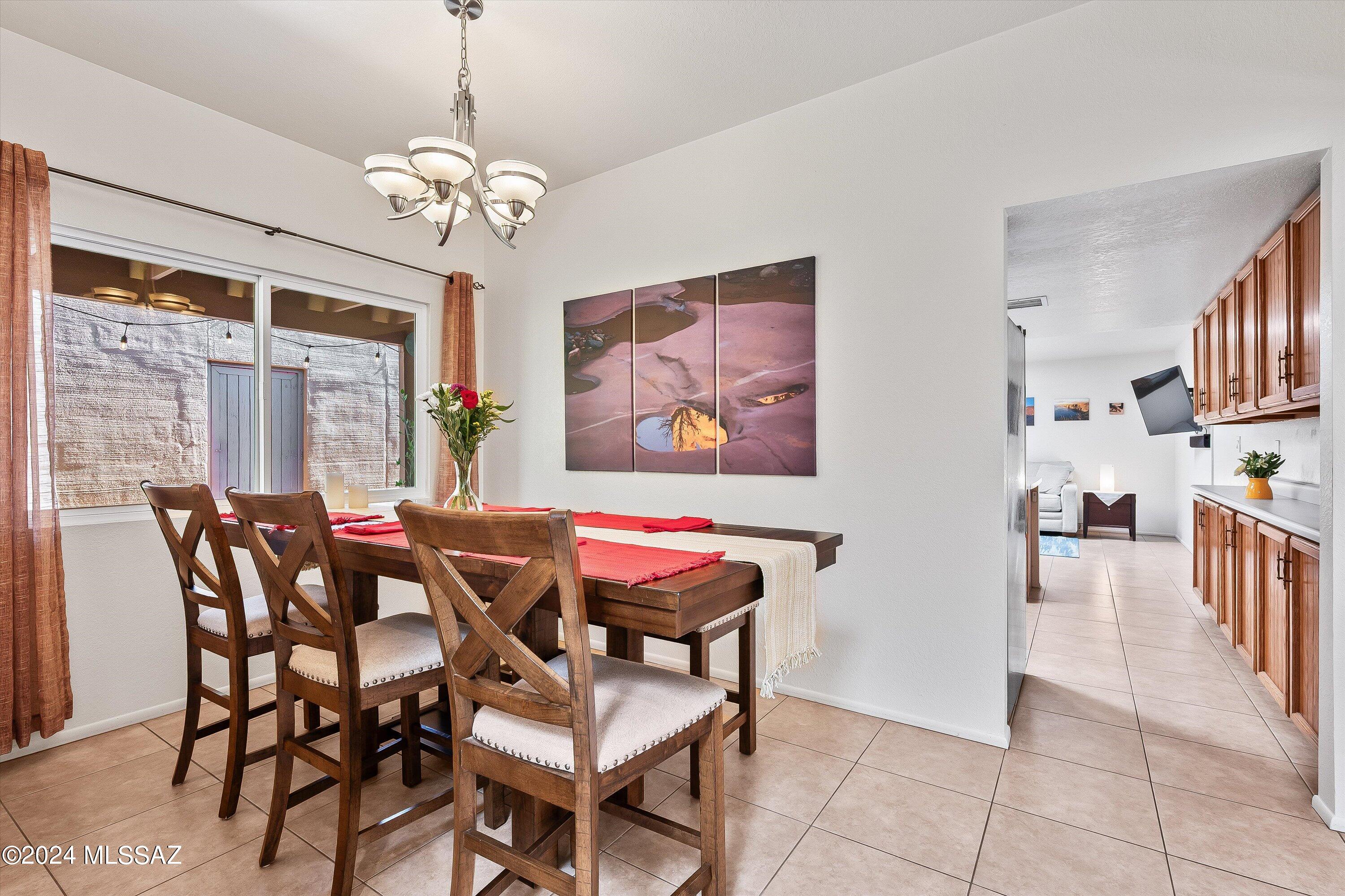 2584 N Santa Rosa Avenue