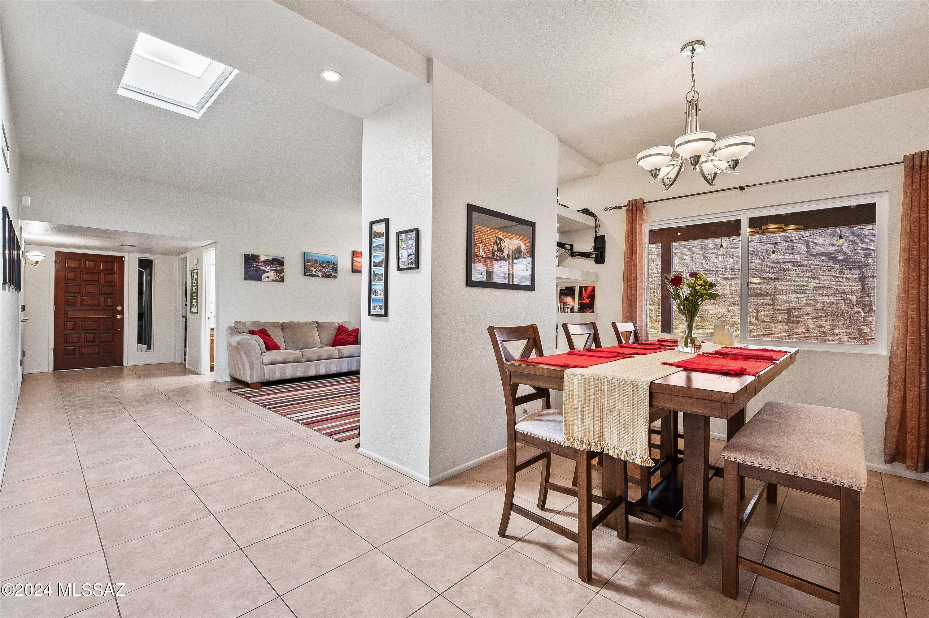 2584 N Santa Rosa Avenue