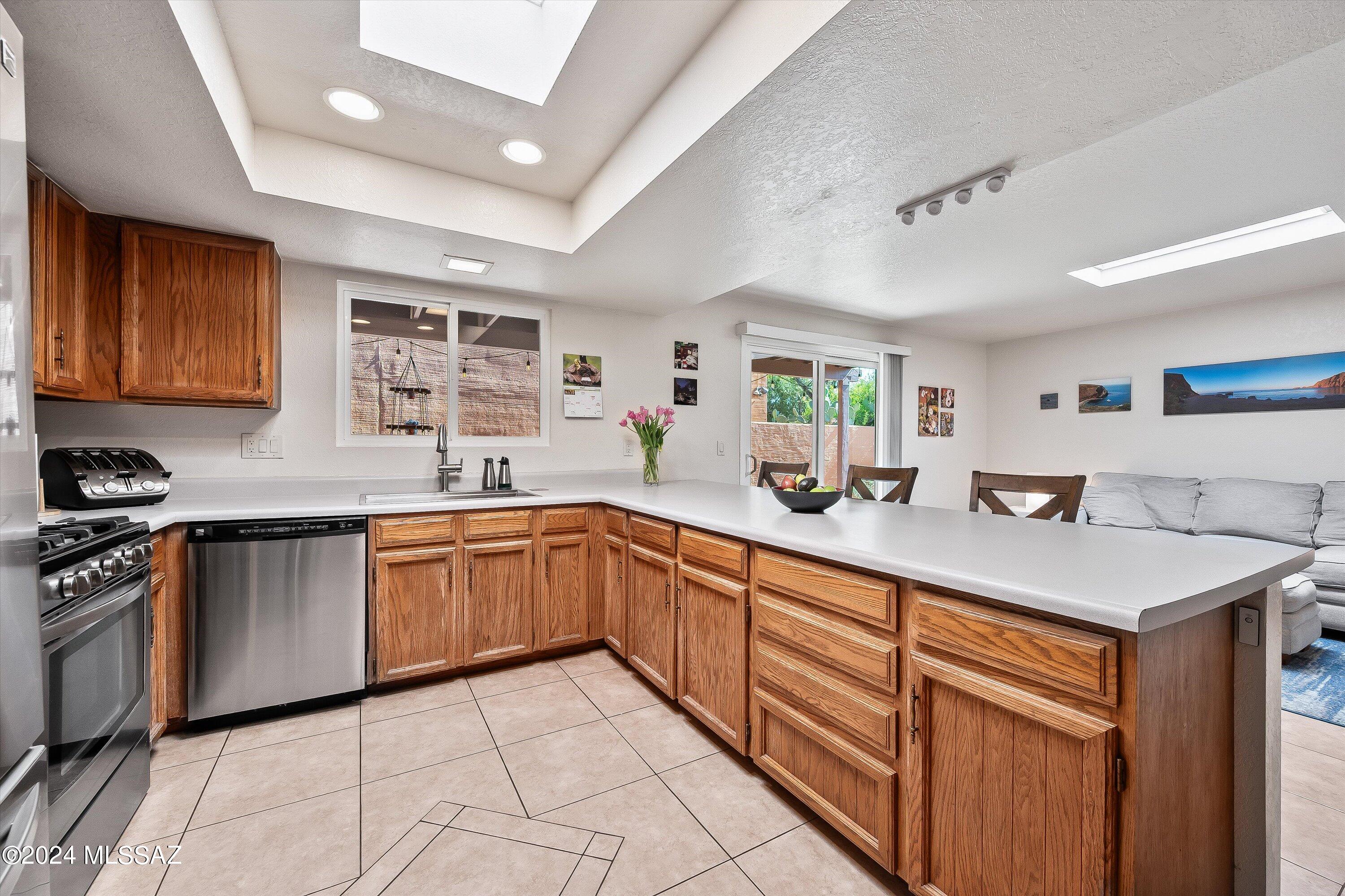 2584 N Santa Rosa Avenue