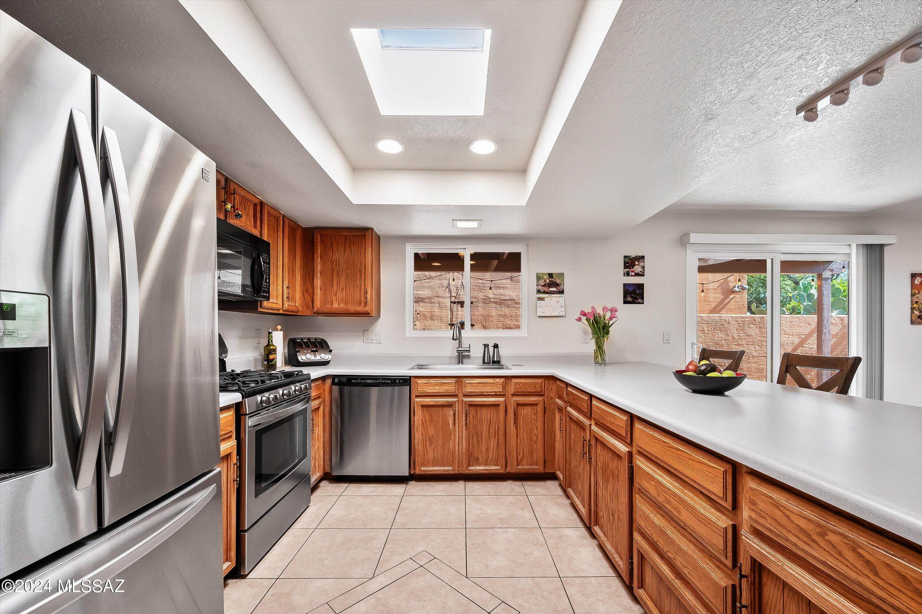 2584 N Santa Rosa Avenue