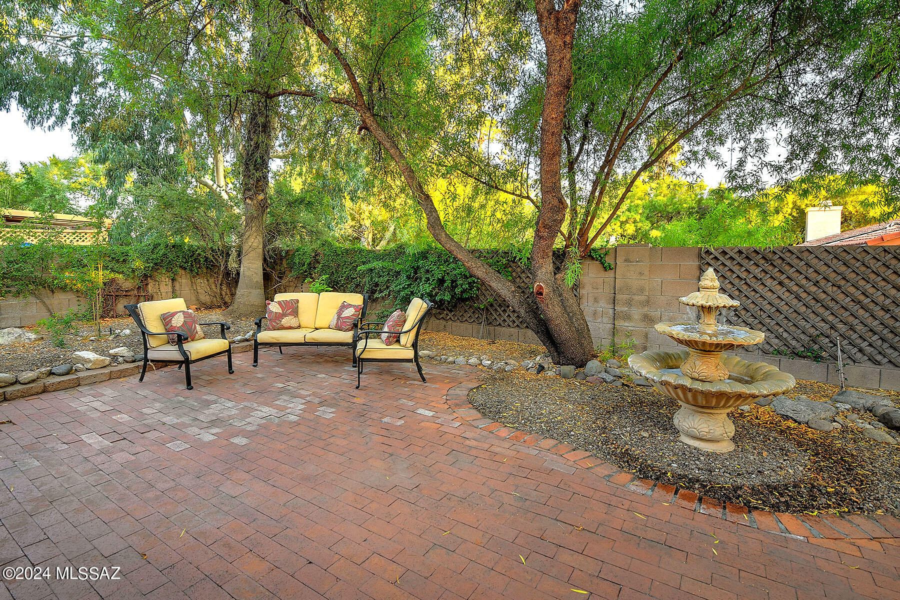 5725 N Via Umbrosa