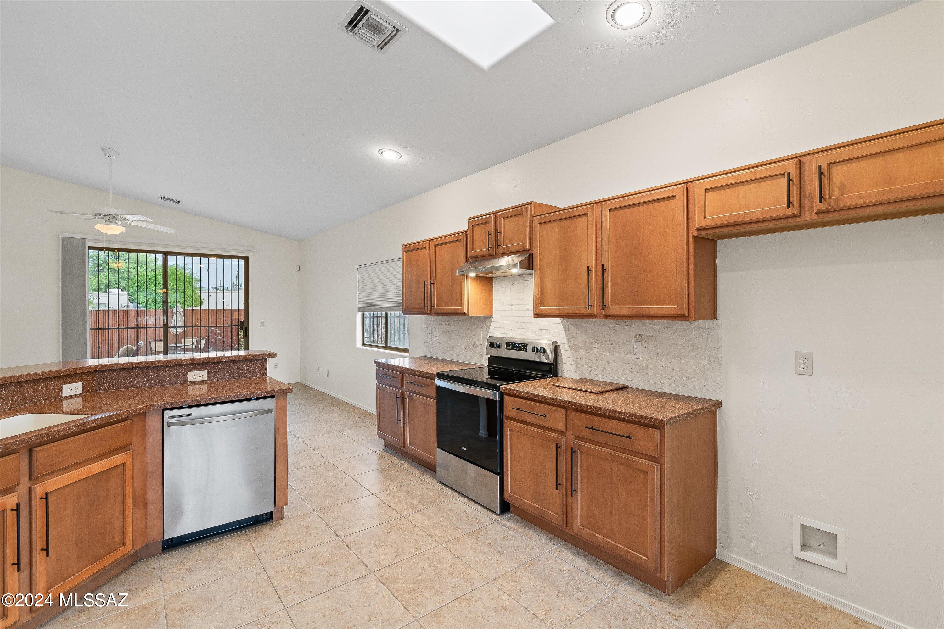 1610 N Sahuara Avenue