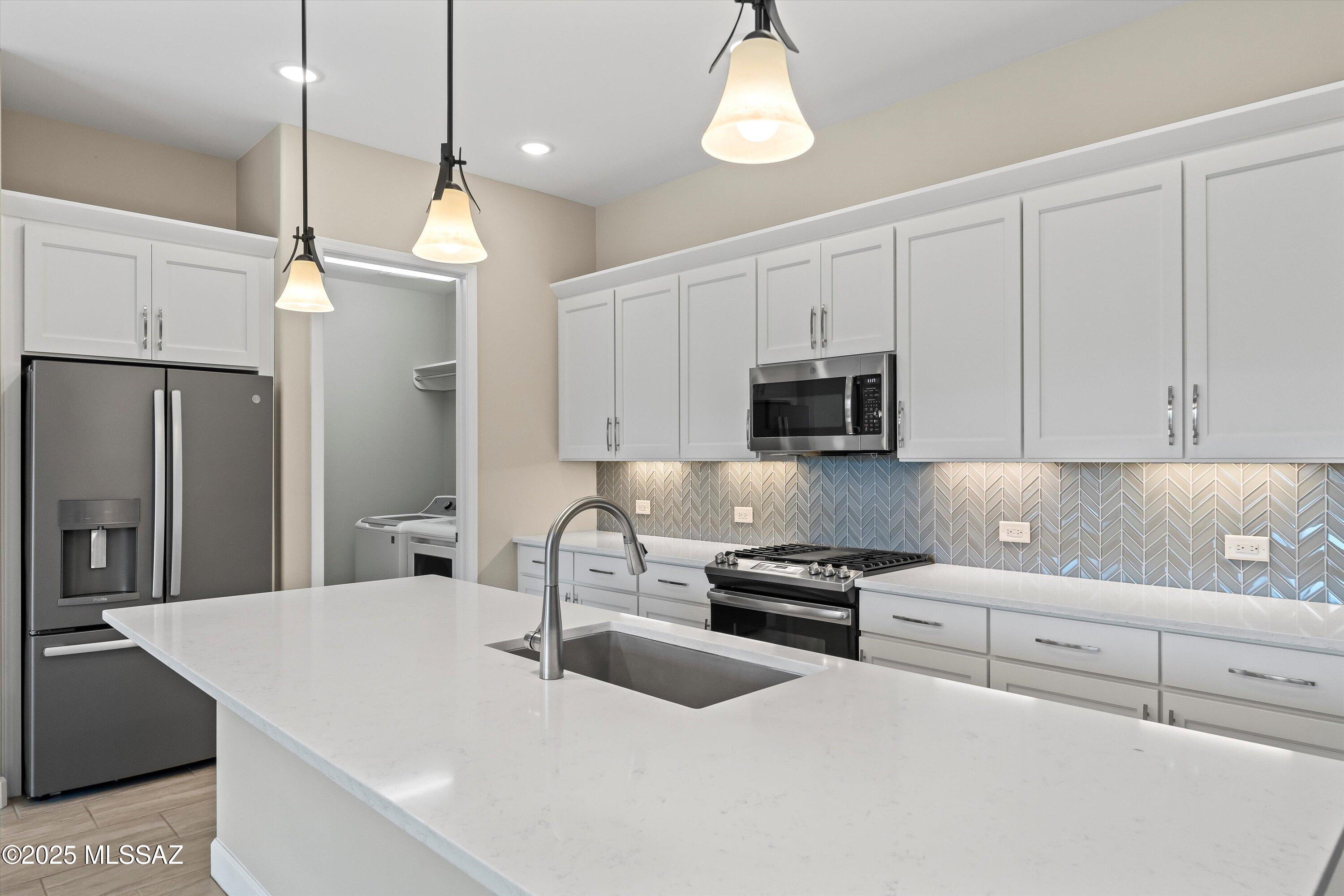 62797 E Thunder Rock Drive