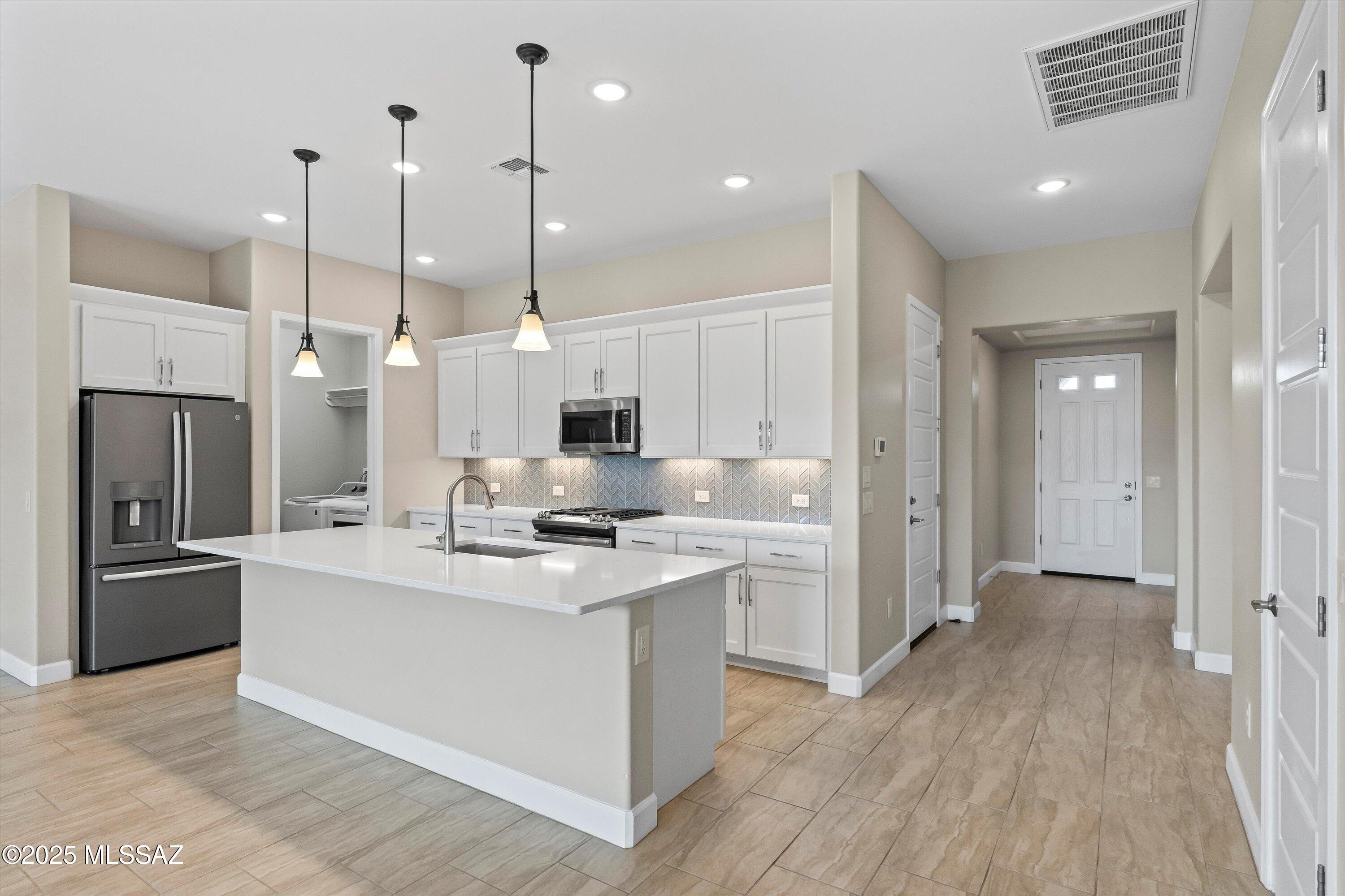 62797 E Thunder Rock Drive