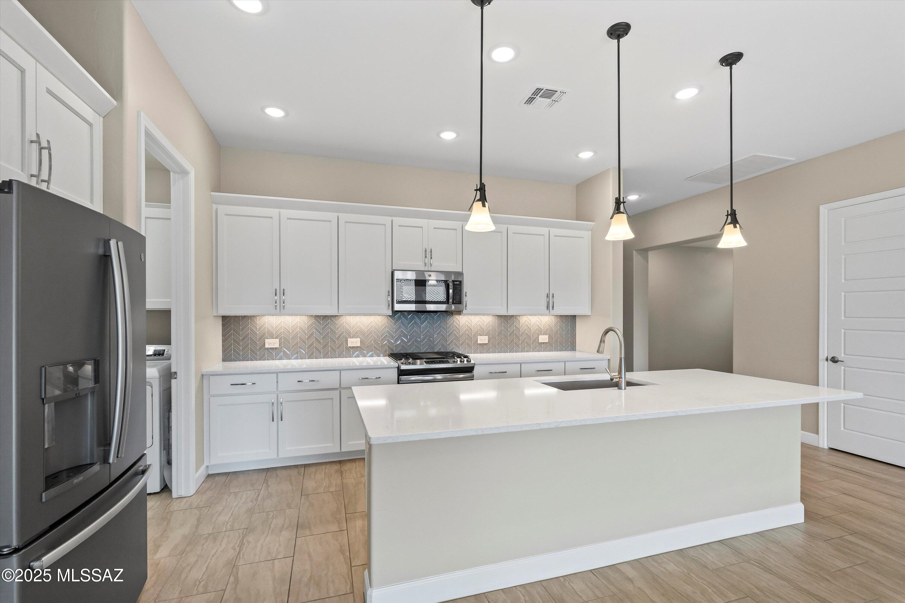 62797 E Thunder Rock Drive