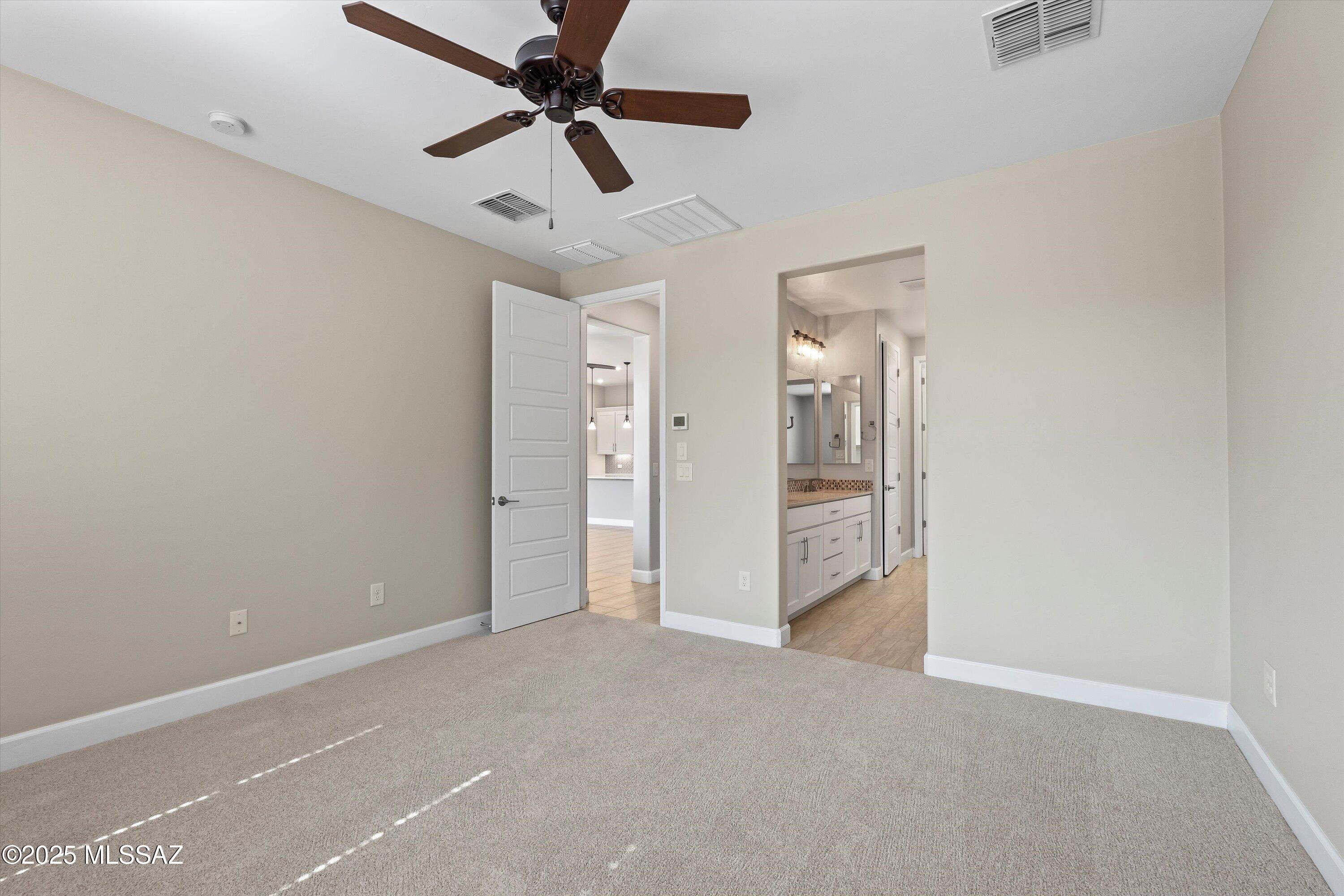 62797 E Thunder Rock Drive