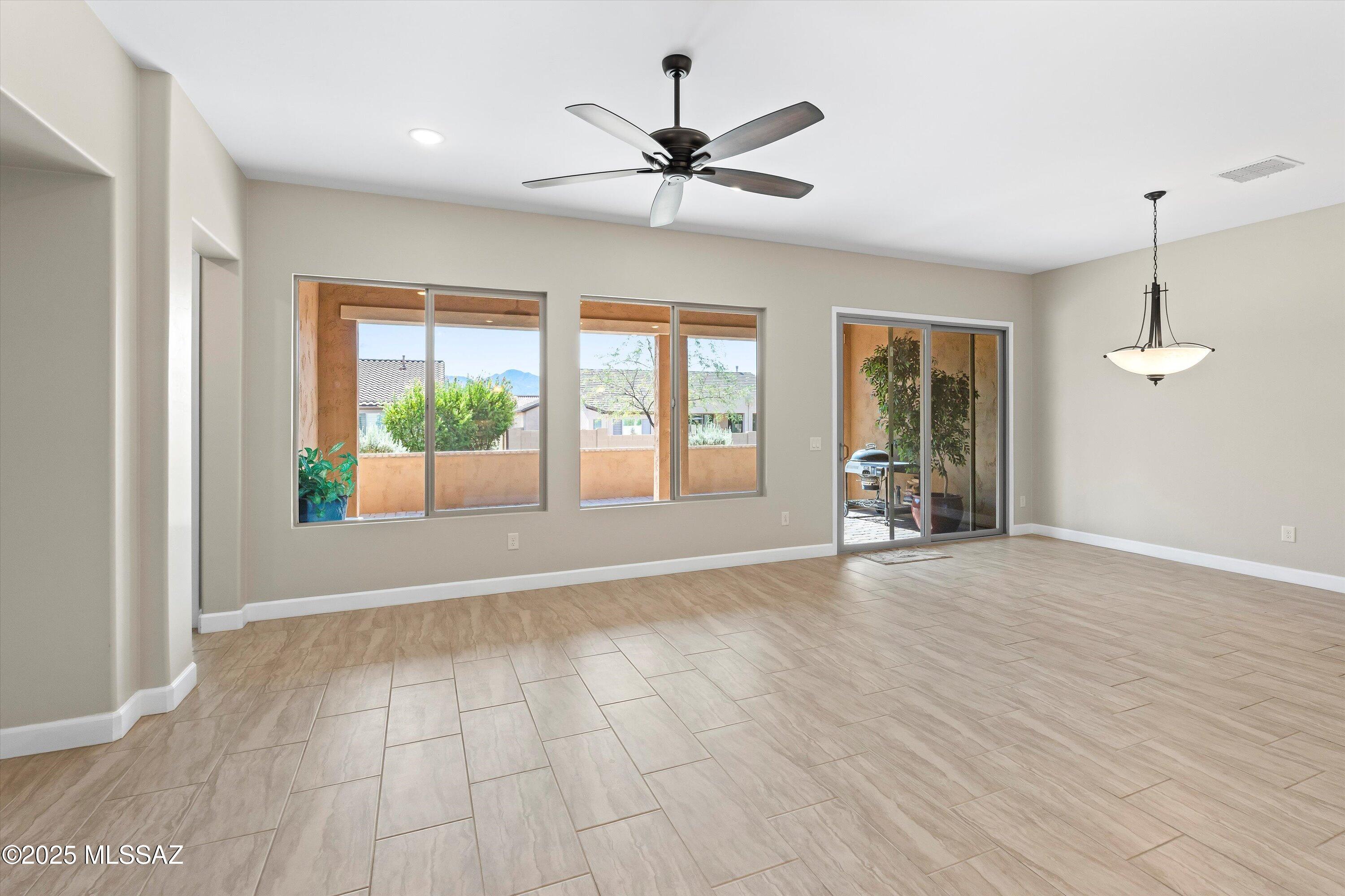 62797 E Thunder Rock Drive