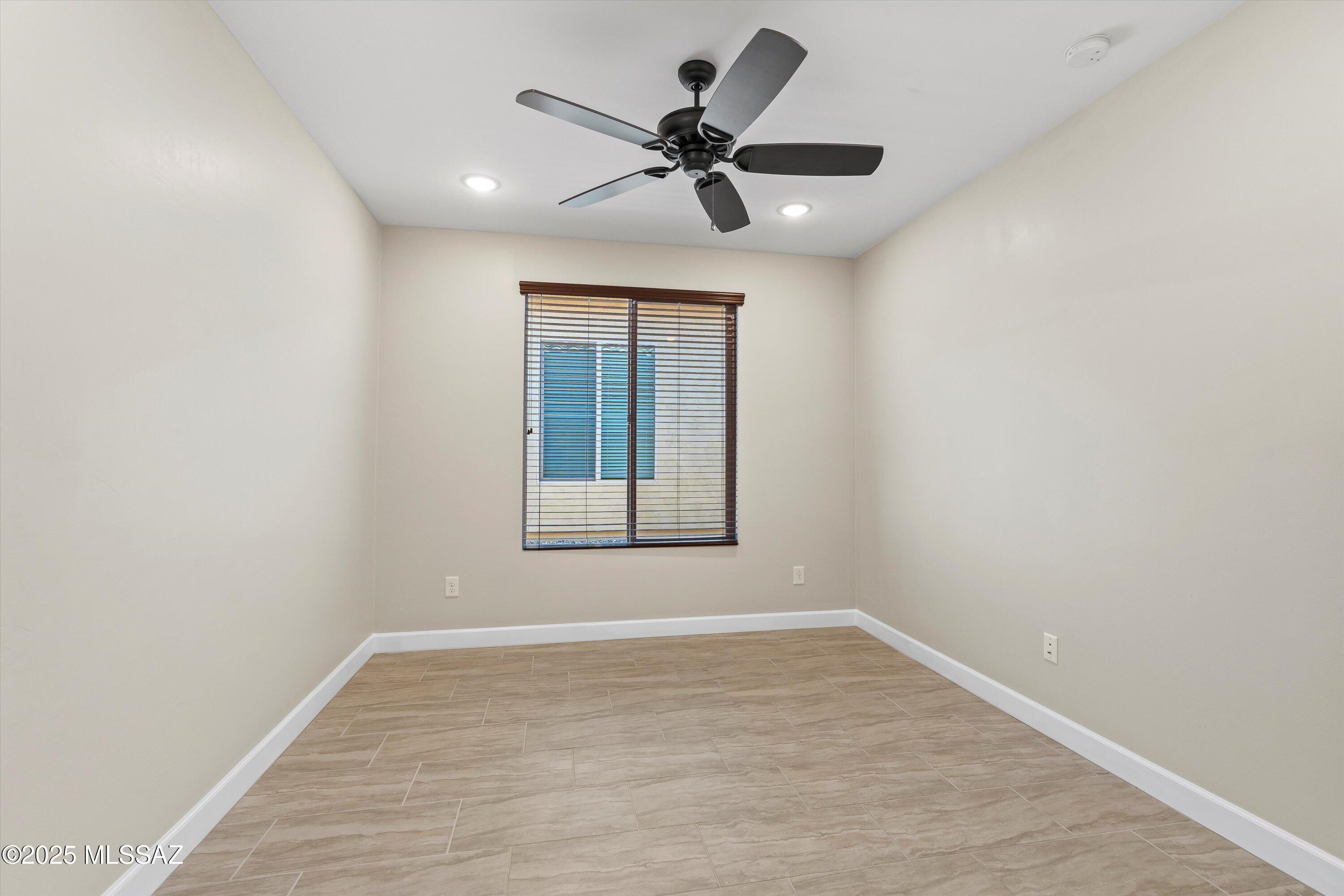 62797 E Thunder Rock Drive