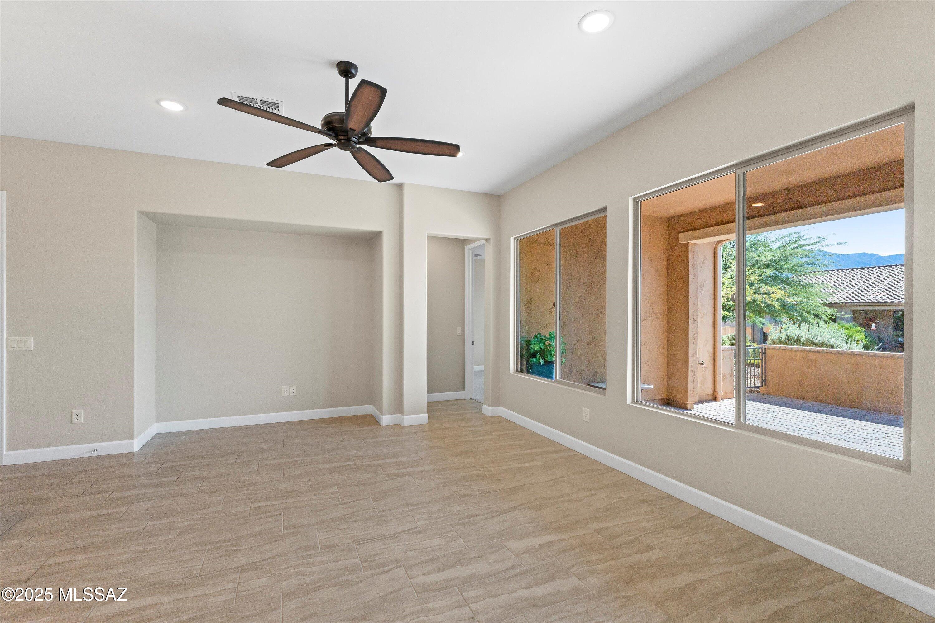 62797 E Thunder Rock Drive