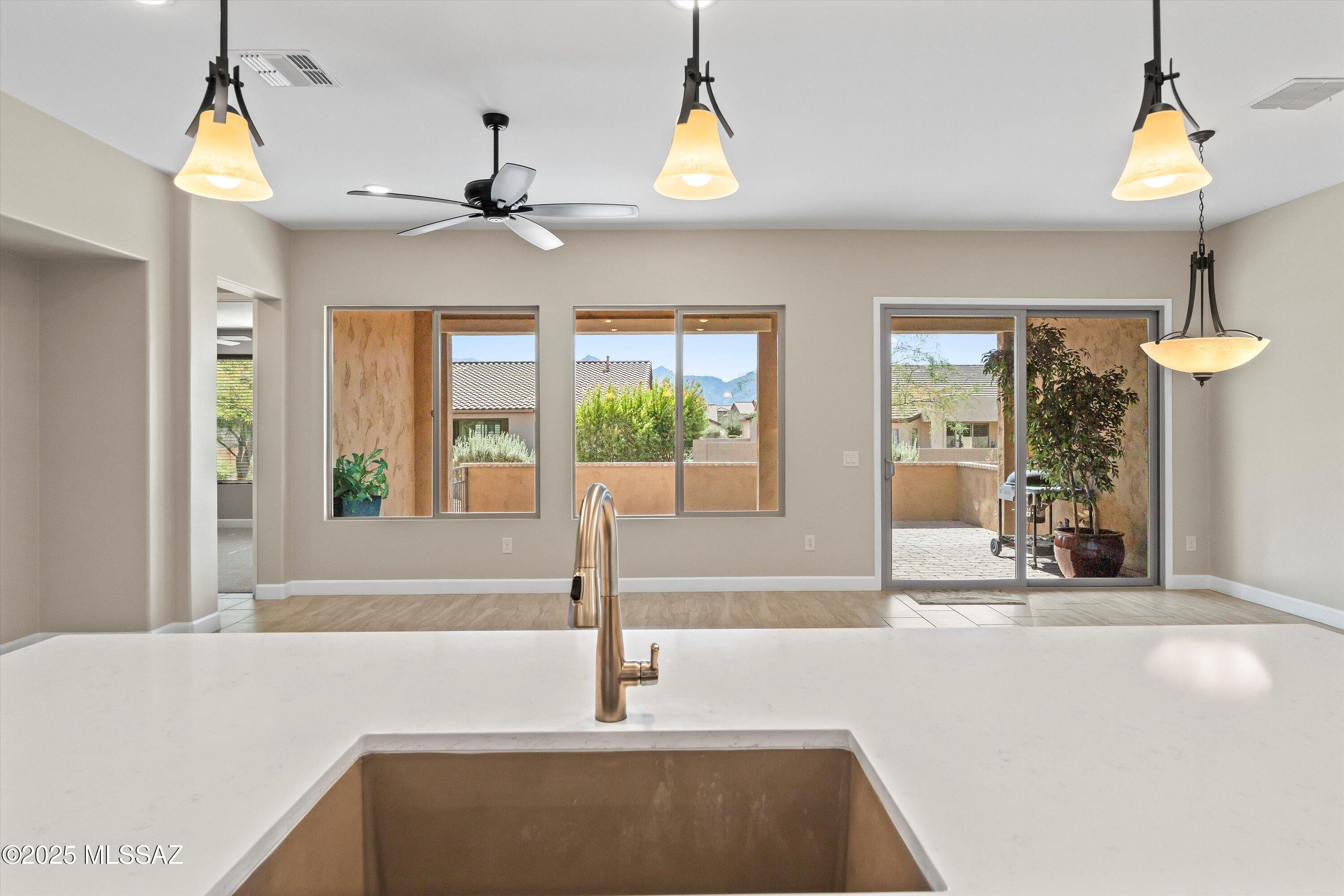 62797 E Thunder Rock Drive