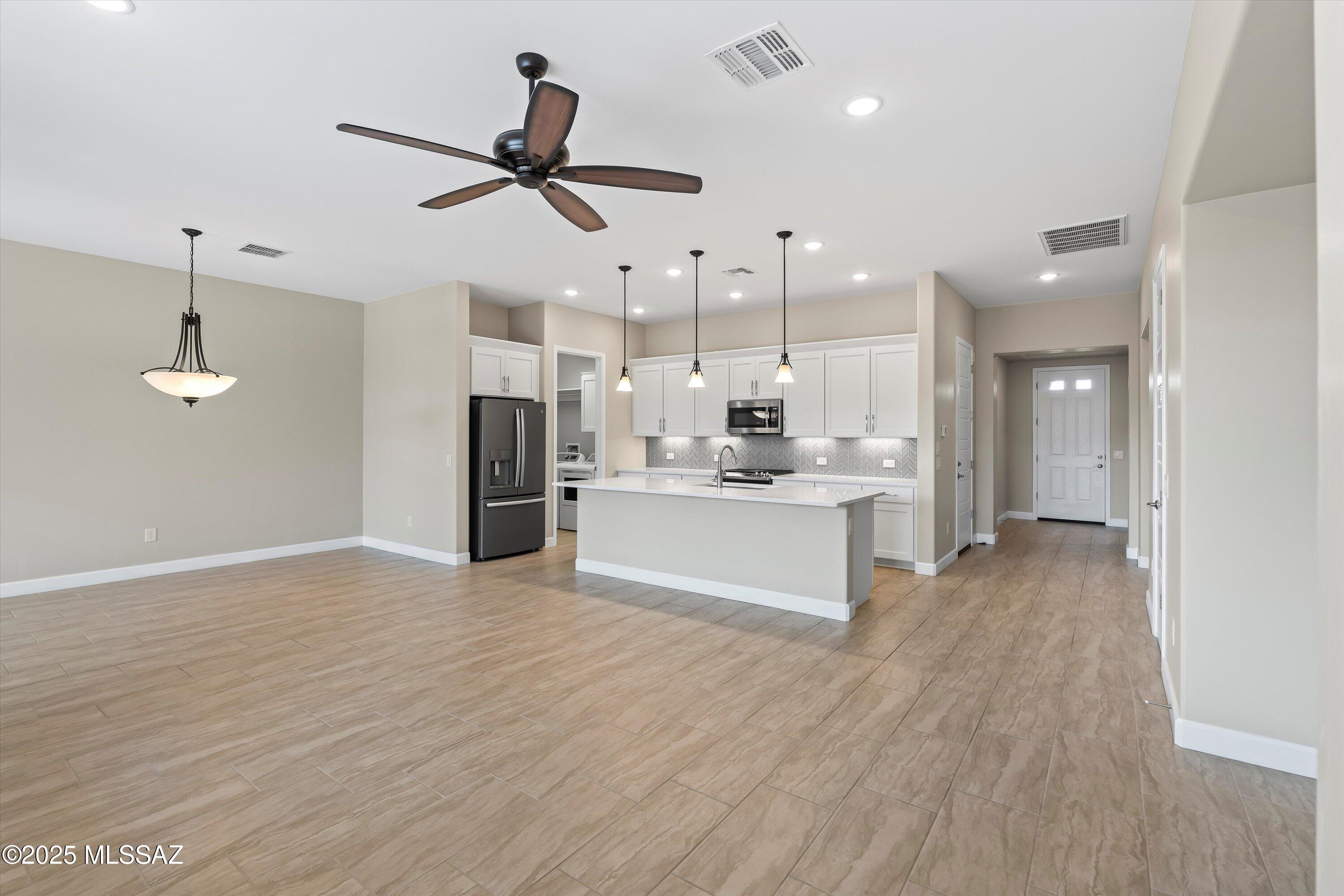 62797 E Thunder Rock Drive