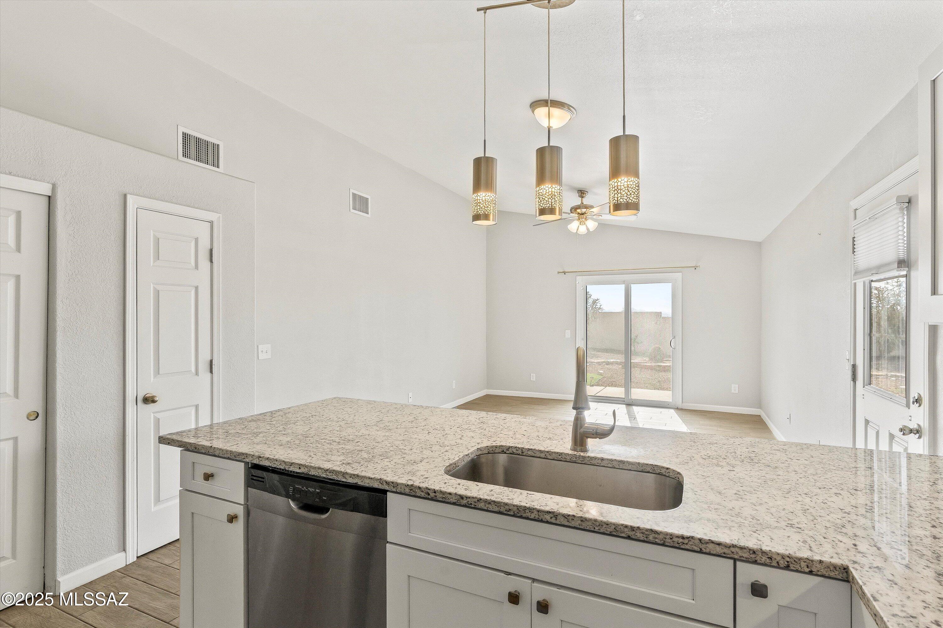 13201 N Classic Overlook Court