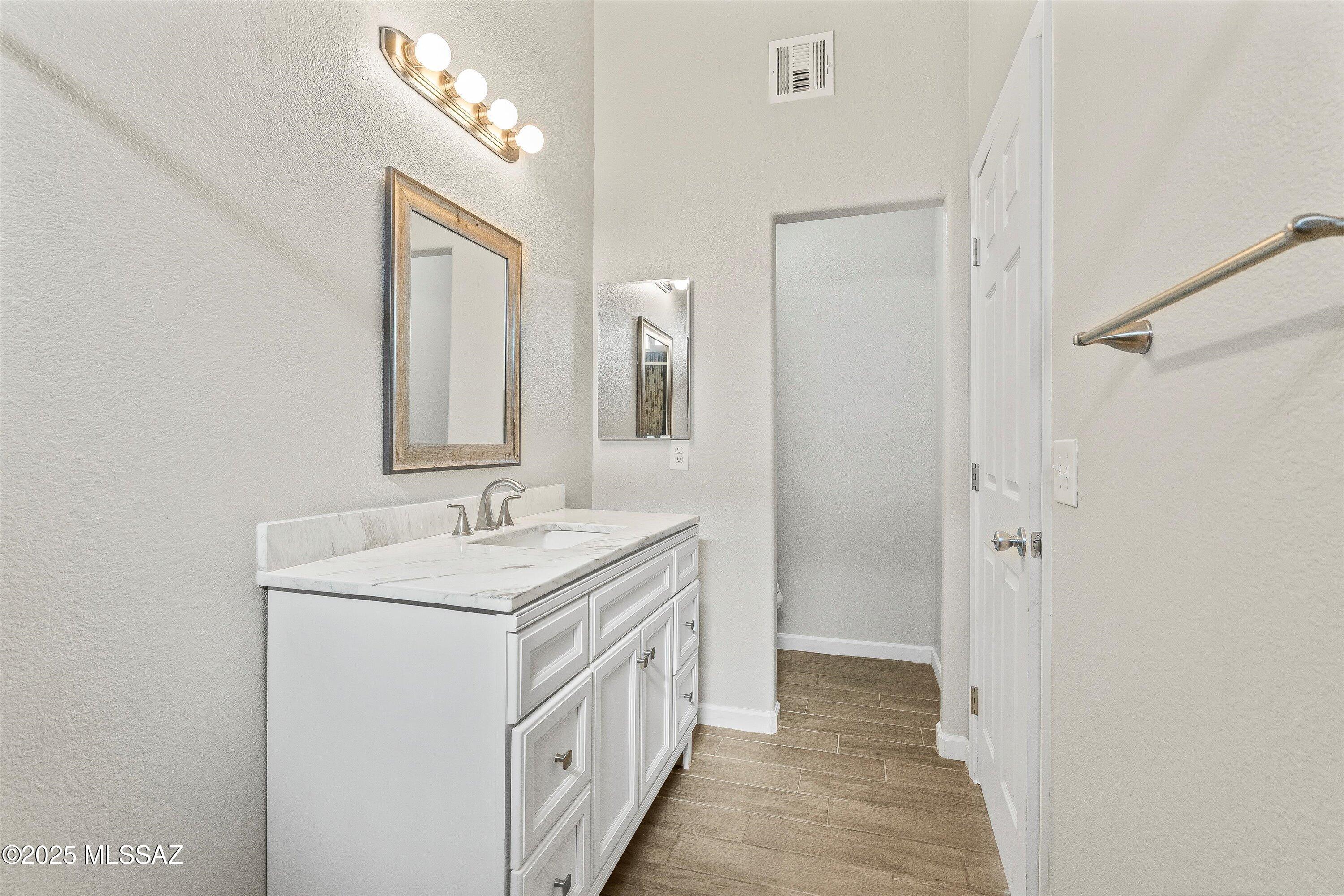 13201 N Classic Overlook Court