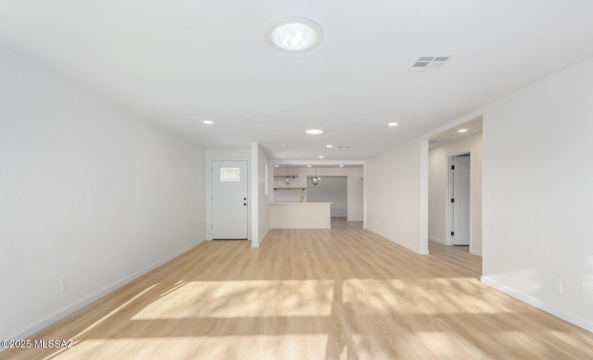 3017 E Loretta Drive