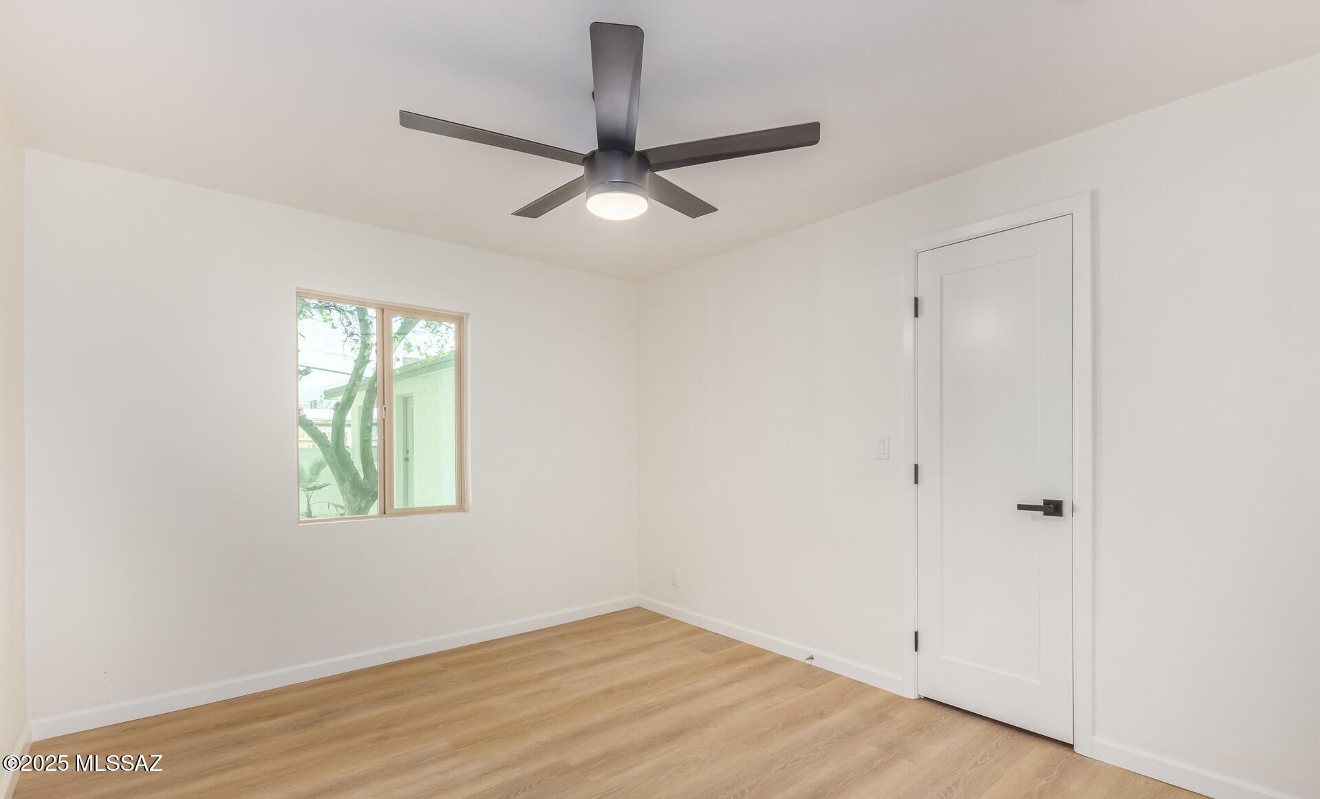 3017 E Loretta Drive