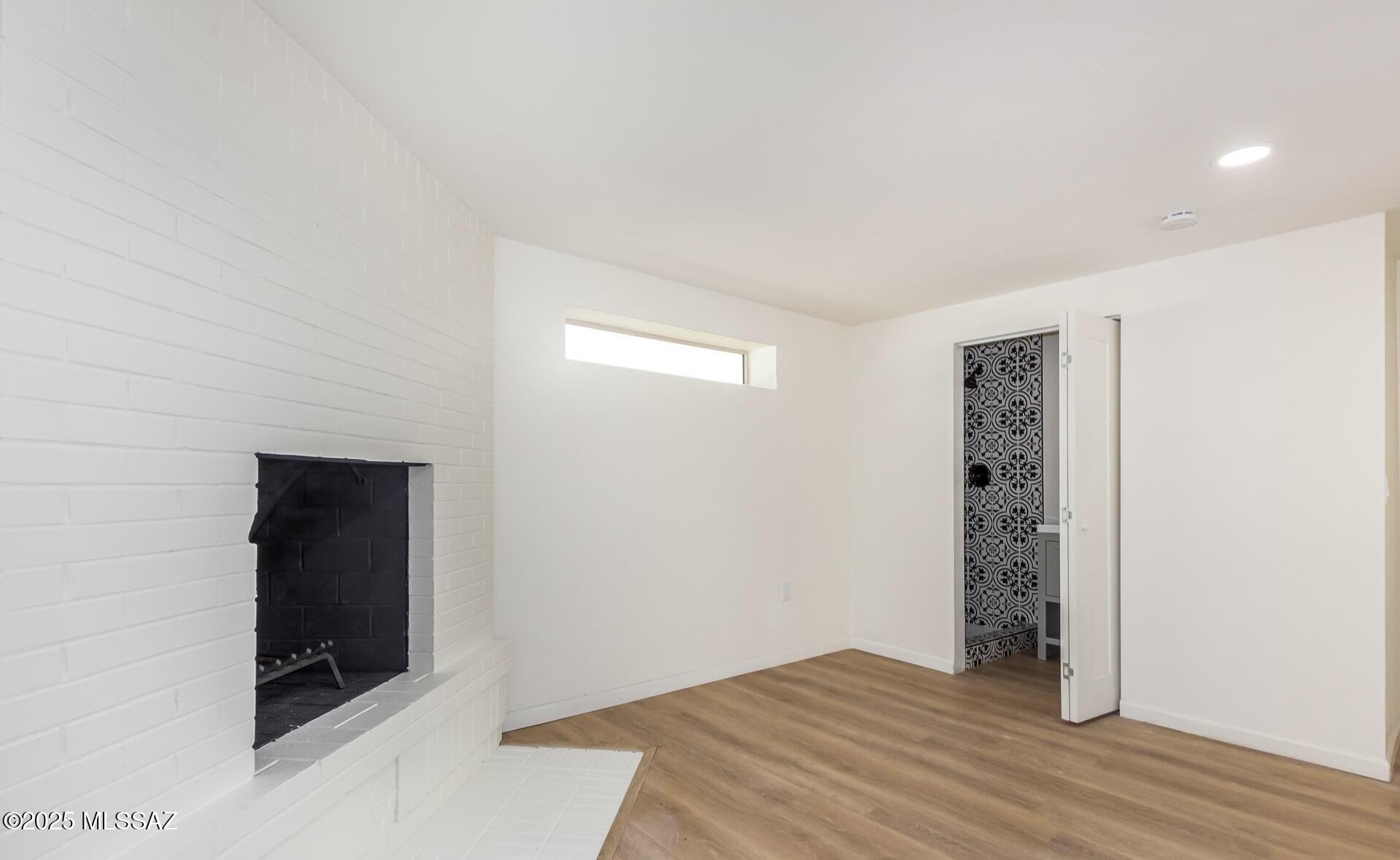 3017 E Loretta Drive