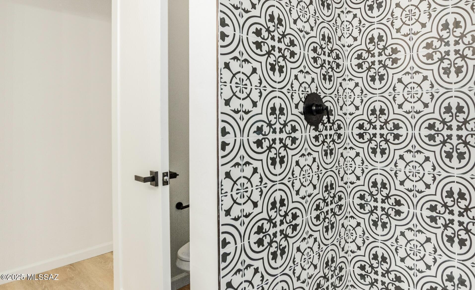 3017 E Loretta Drive