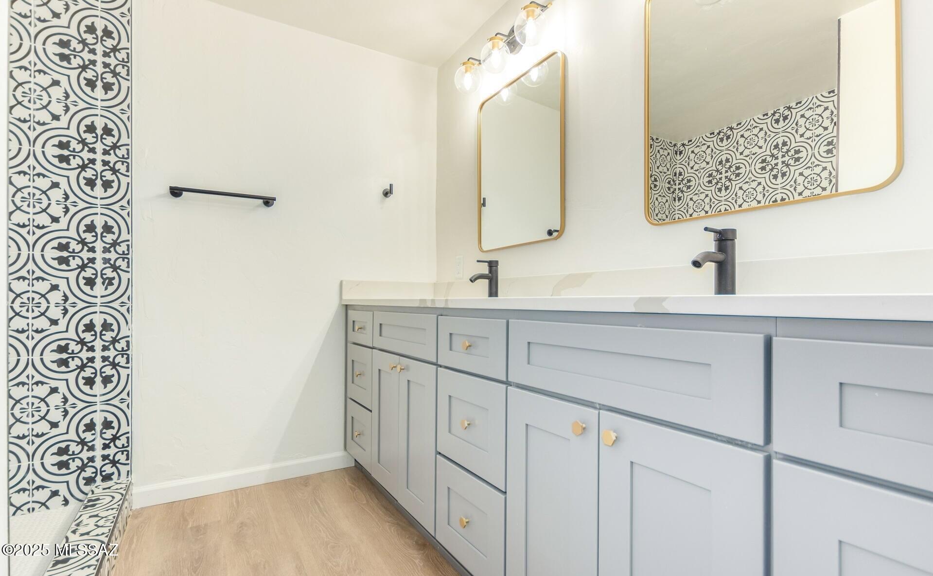 3017 E Loretta Drive