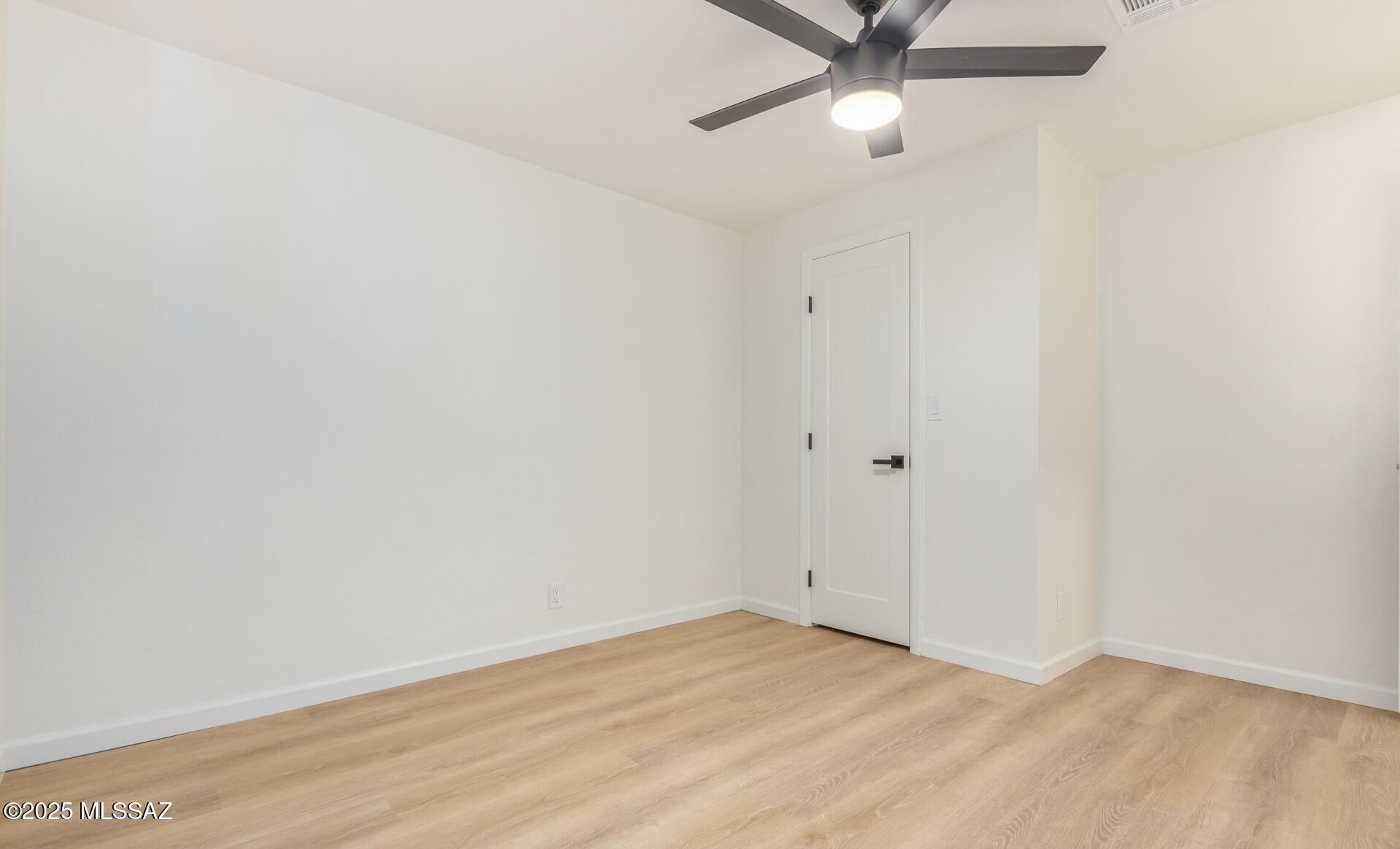 3017 E Loretta Drive