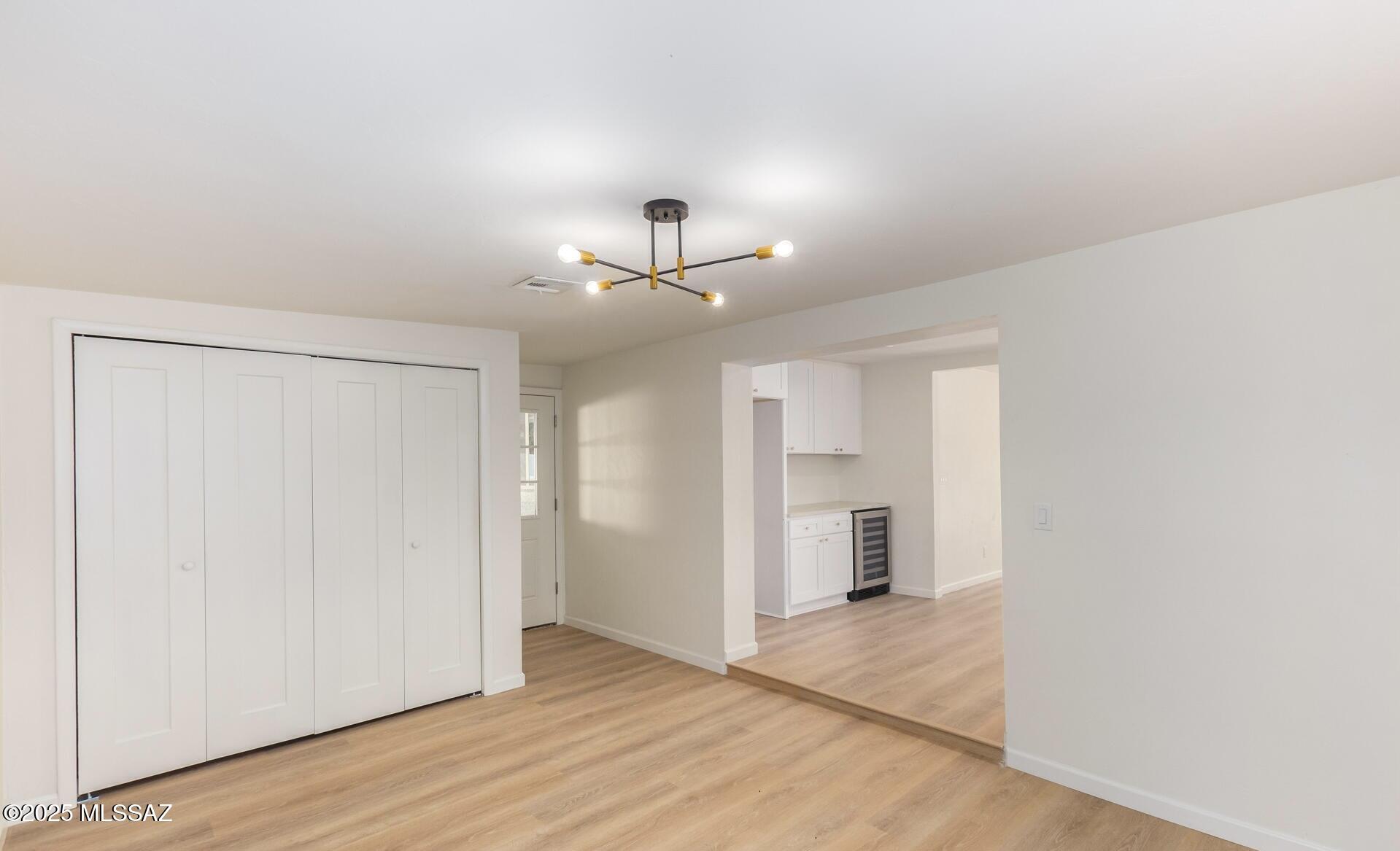 3017 E Loretta Drive