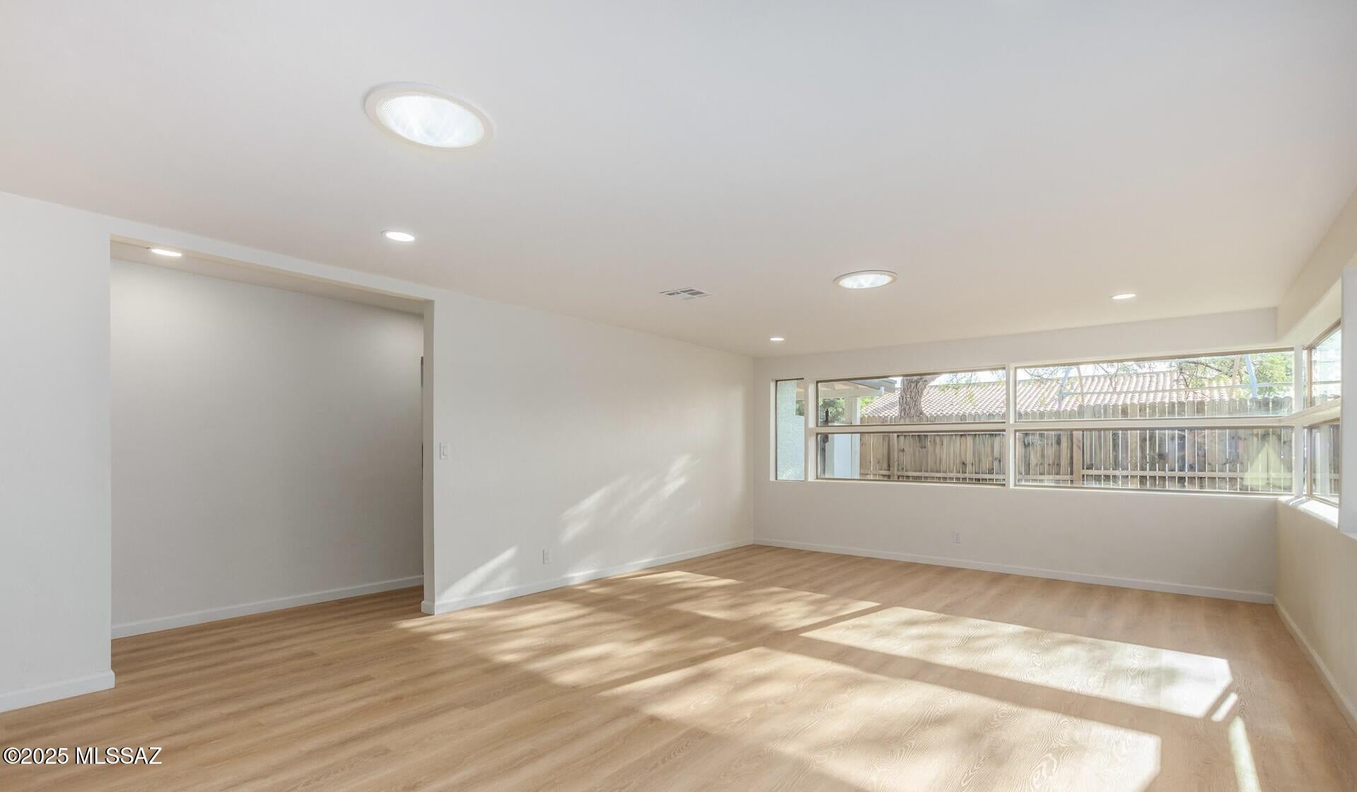 3017 E Loretta Drive