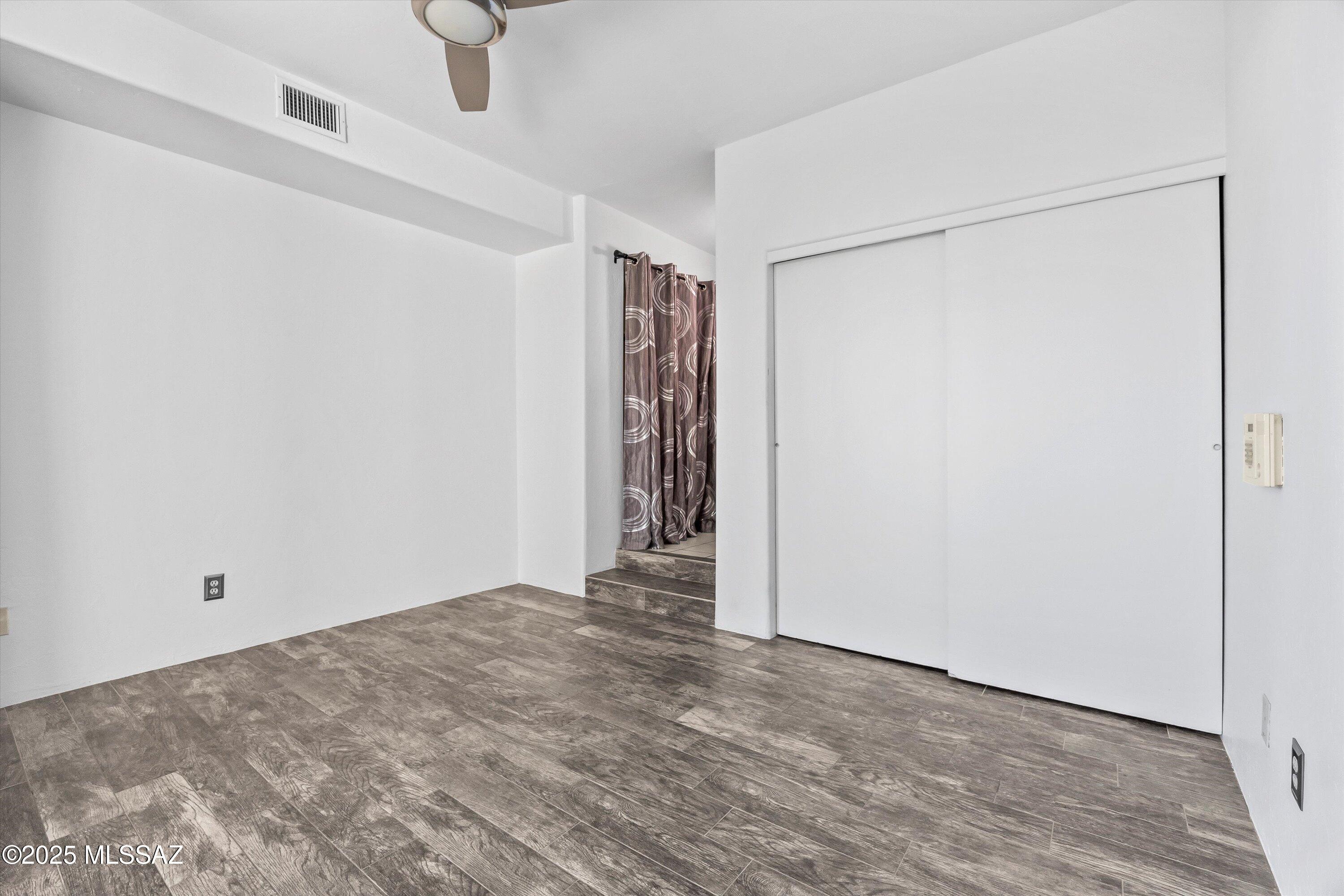 5675 N Camino Esplendora 1100