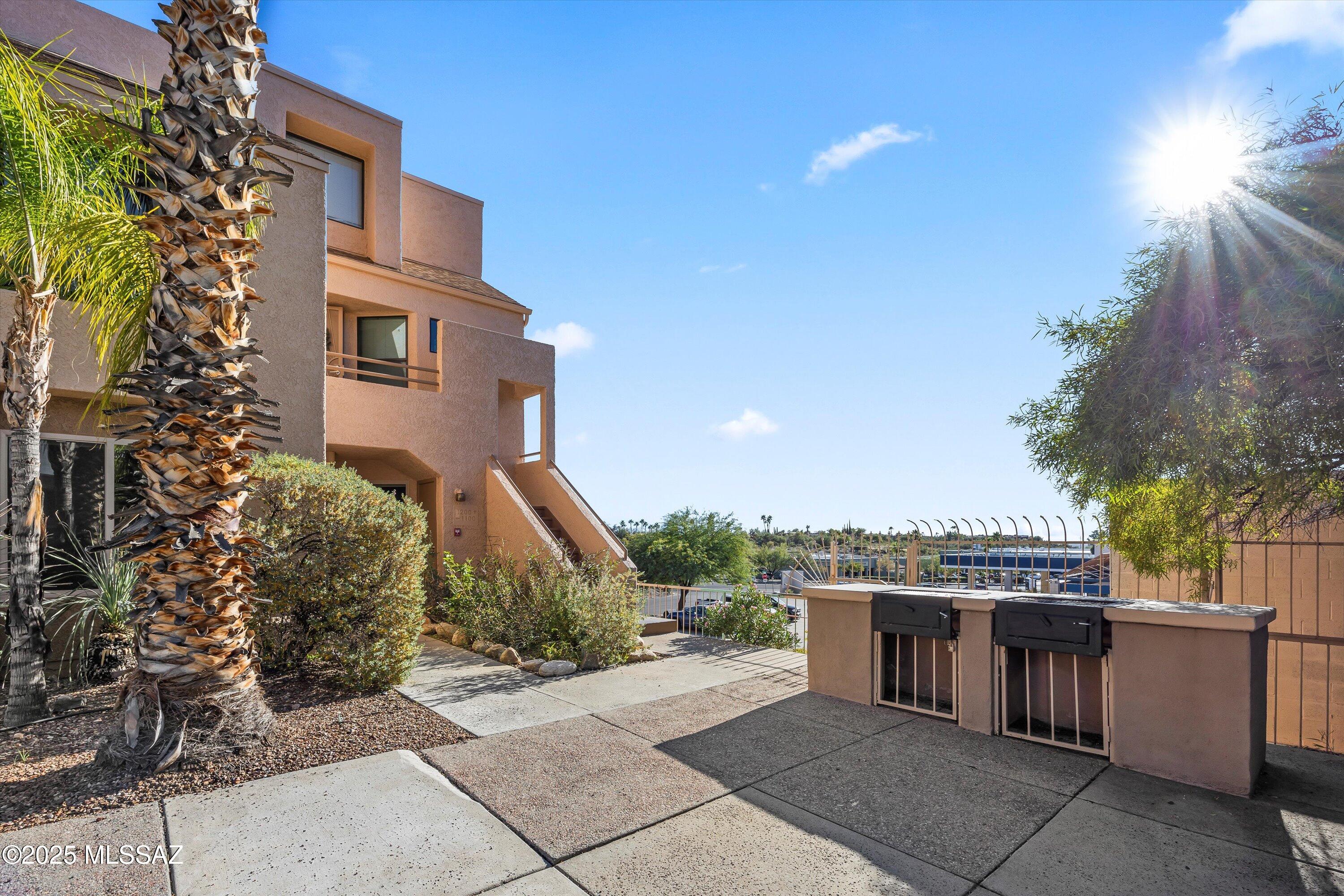 5675 N Camino Esplendora 1100