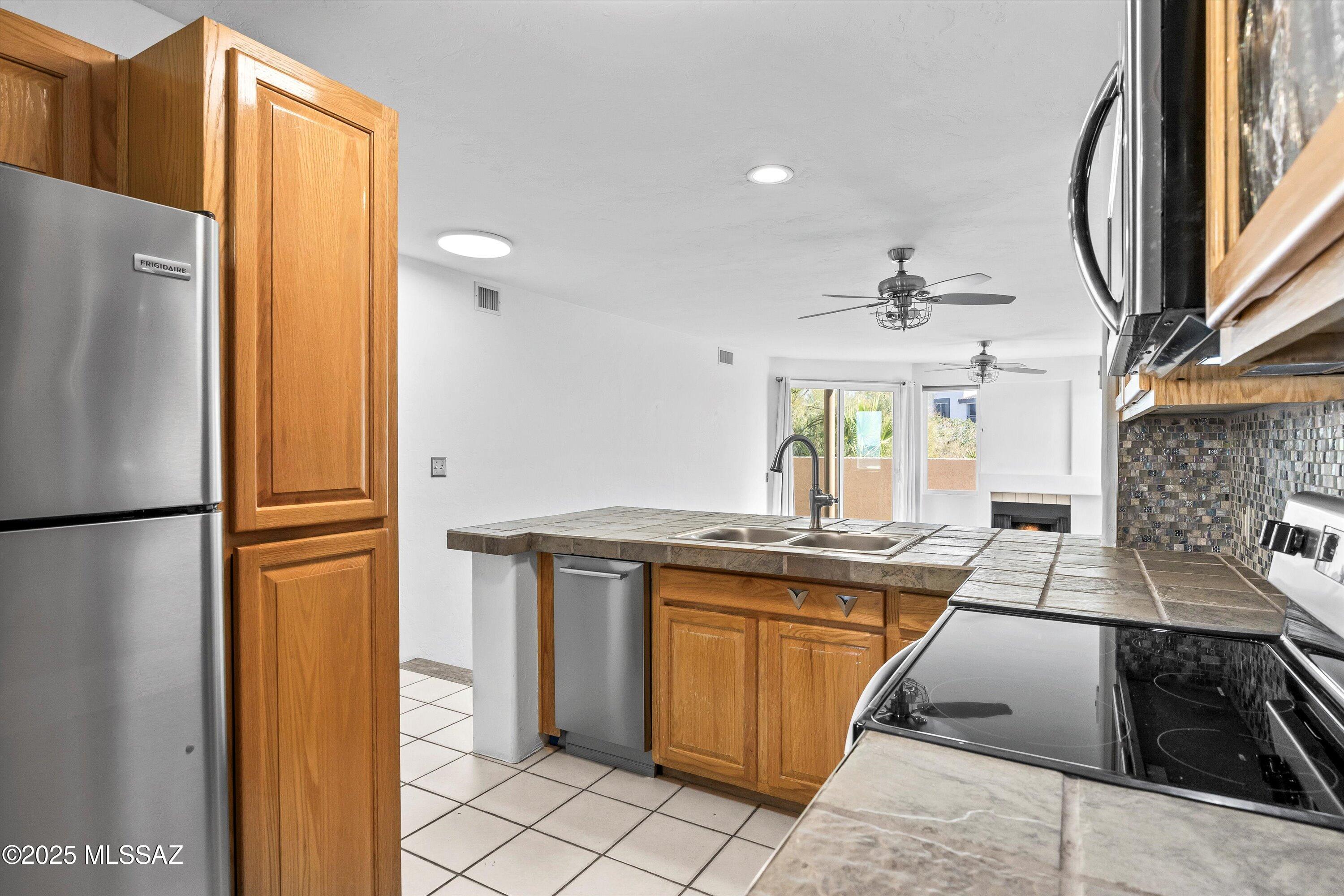 5675 N Camino Esplendora 1100