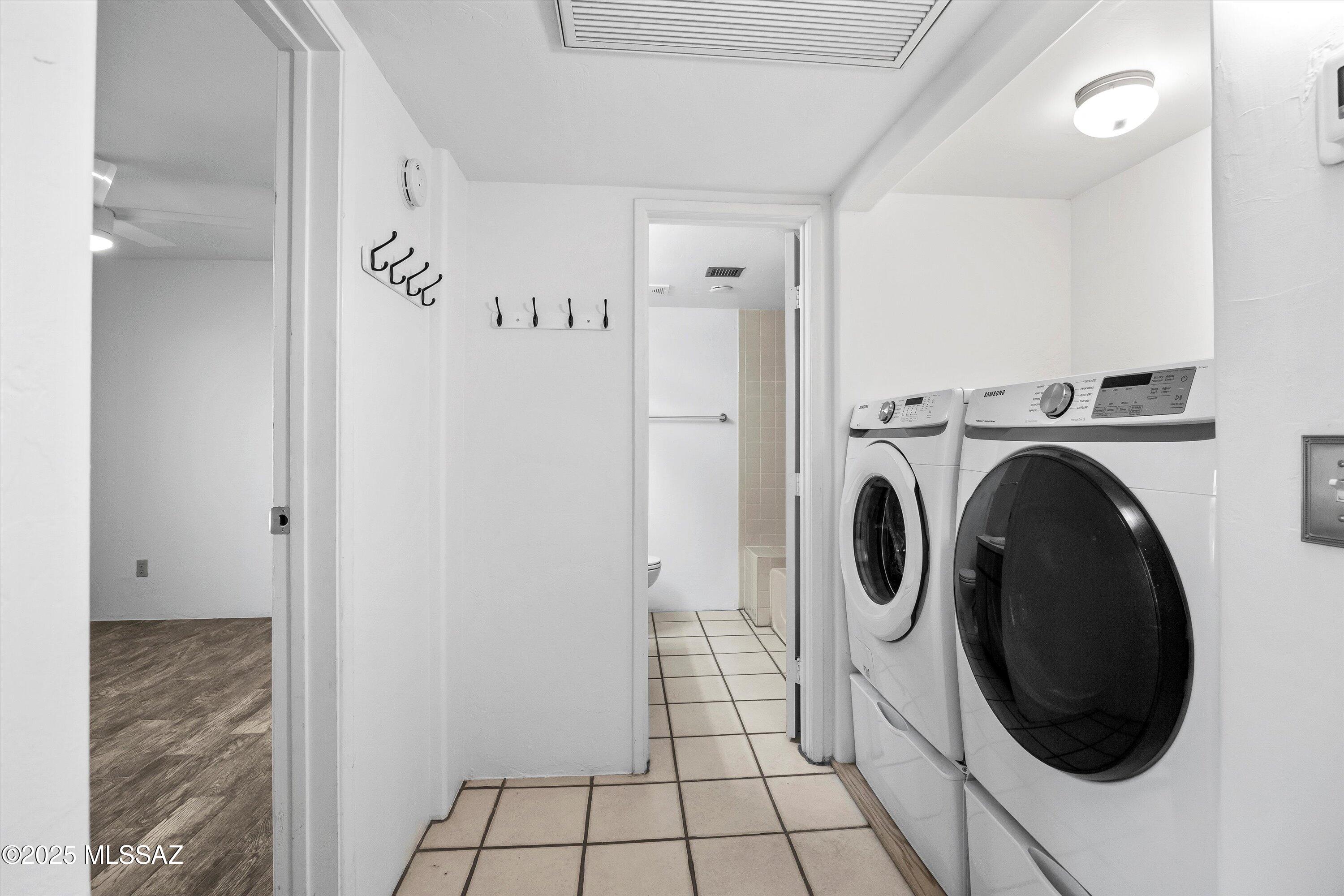 5675 N Camino Esplendora 1100