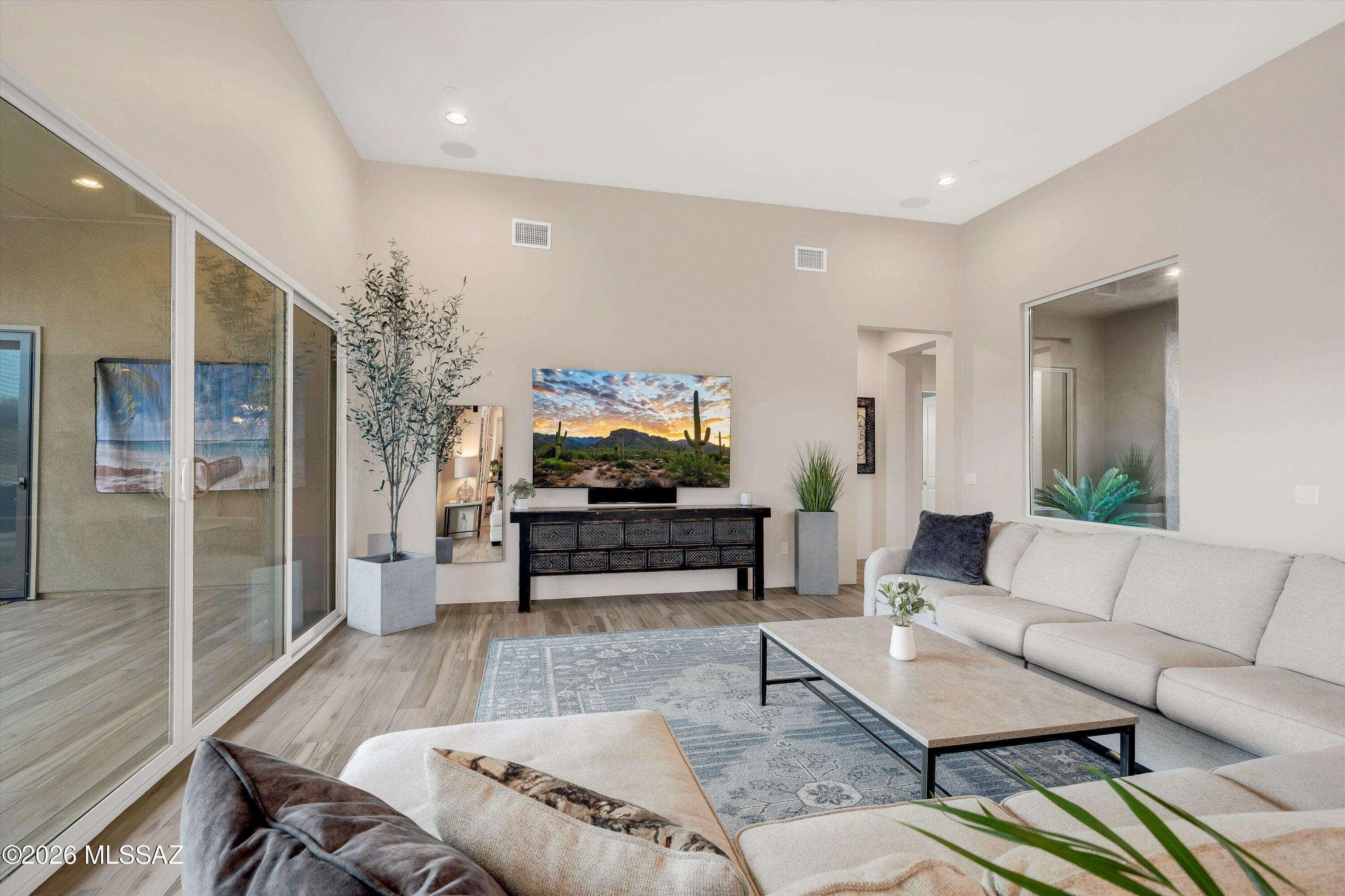 8786 E Placita Rio De Vidrio