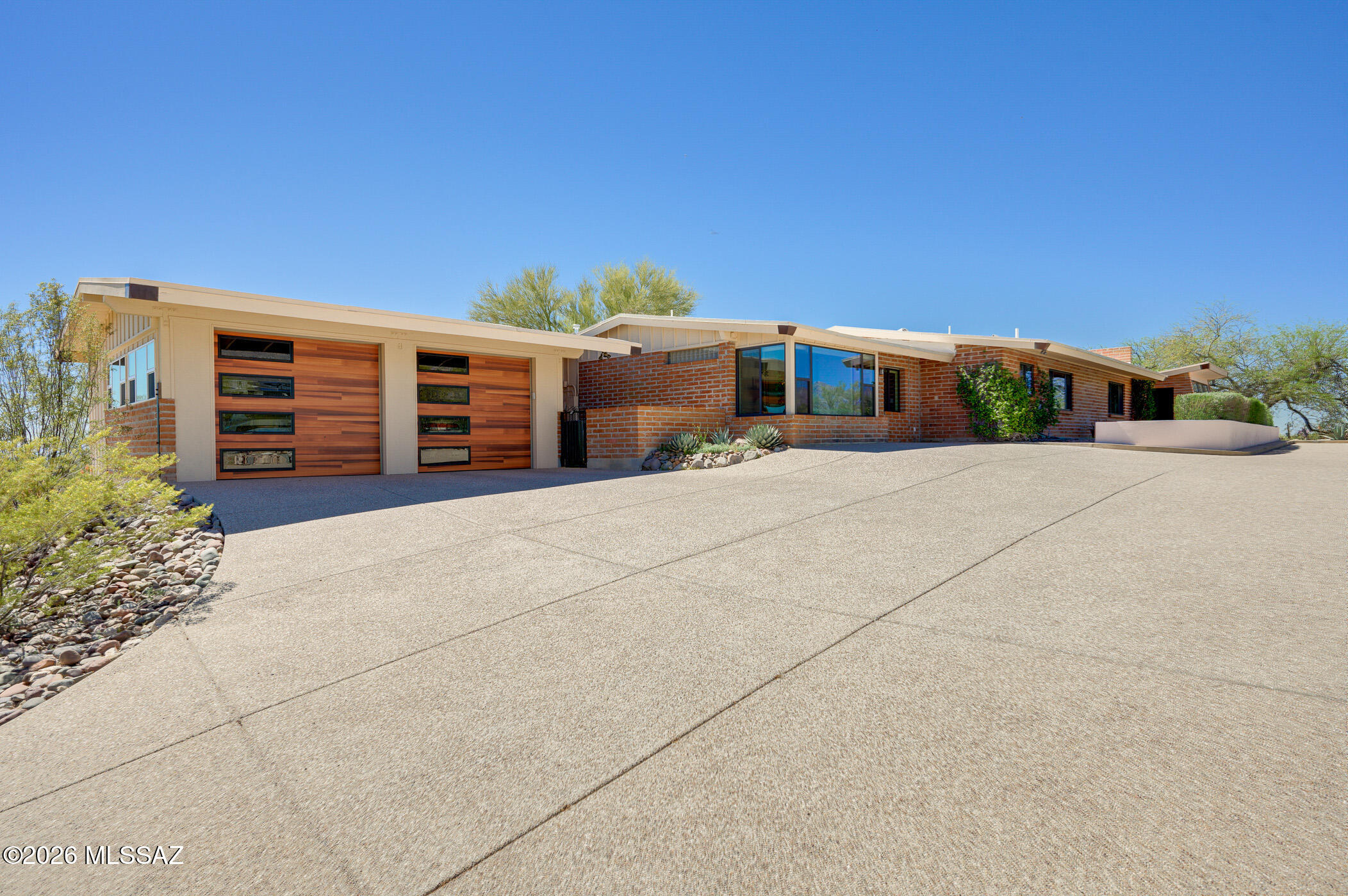 5025 E Calle Barril