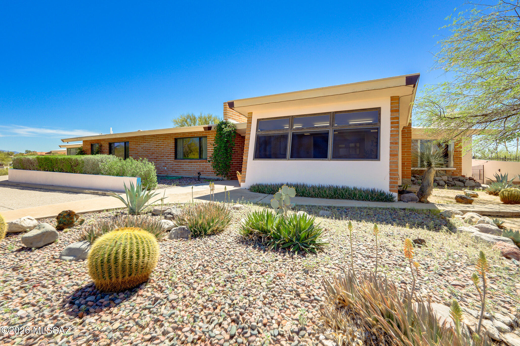 5025 E Calle Barril
